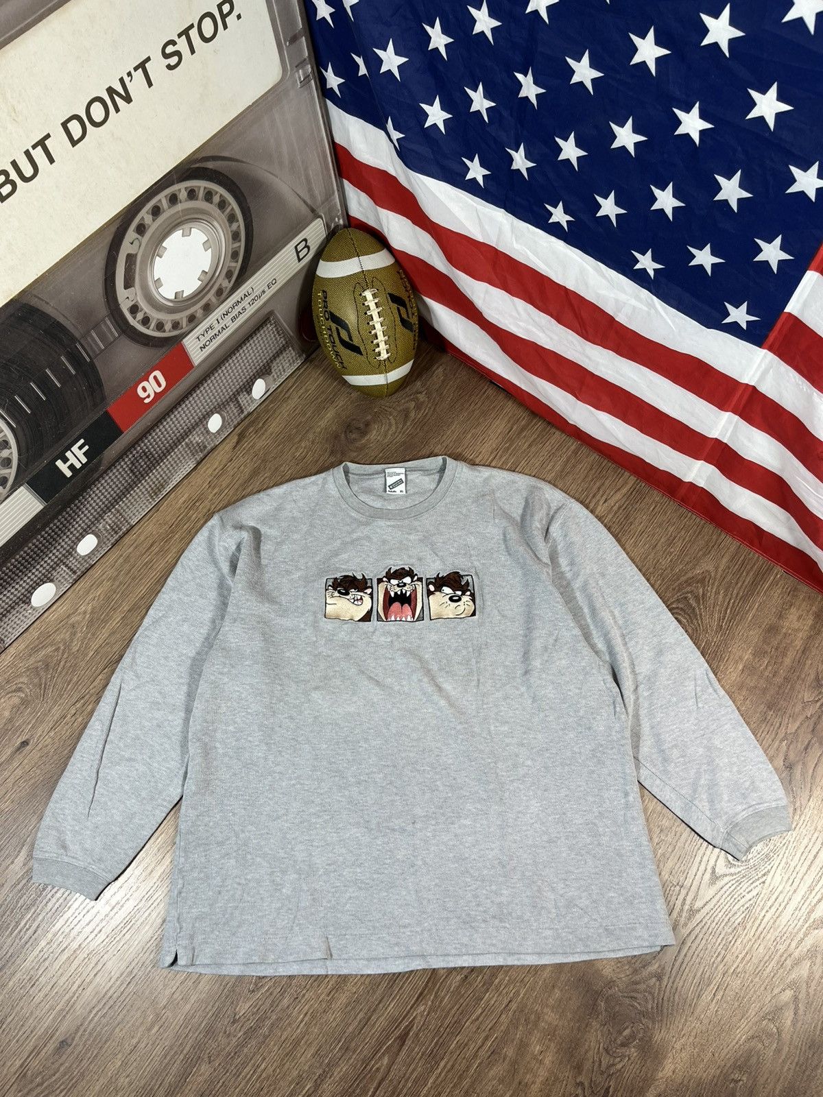 Vintage × Warner Bros Vintage 1998s Warner Bros Looney Tunes Taz Sweatshirt Size US XL / EU 56 / 4 - 1 Thumbnail