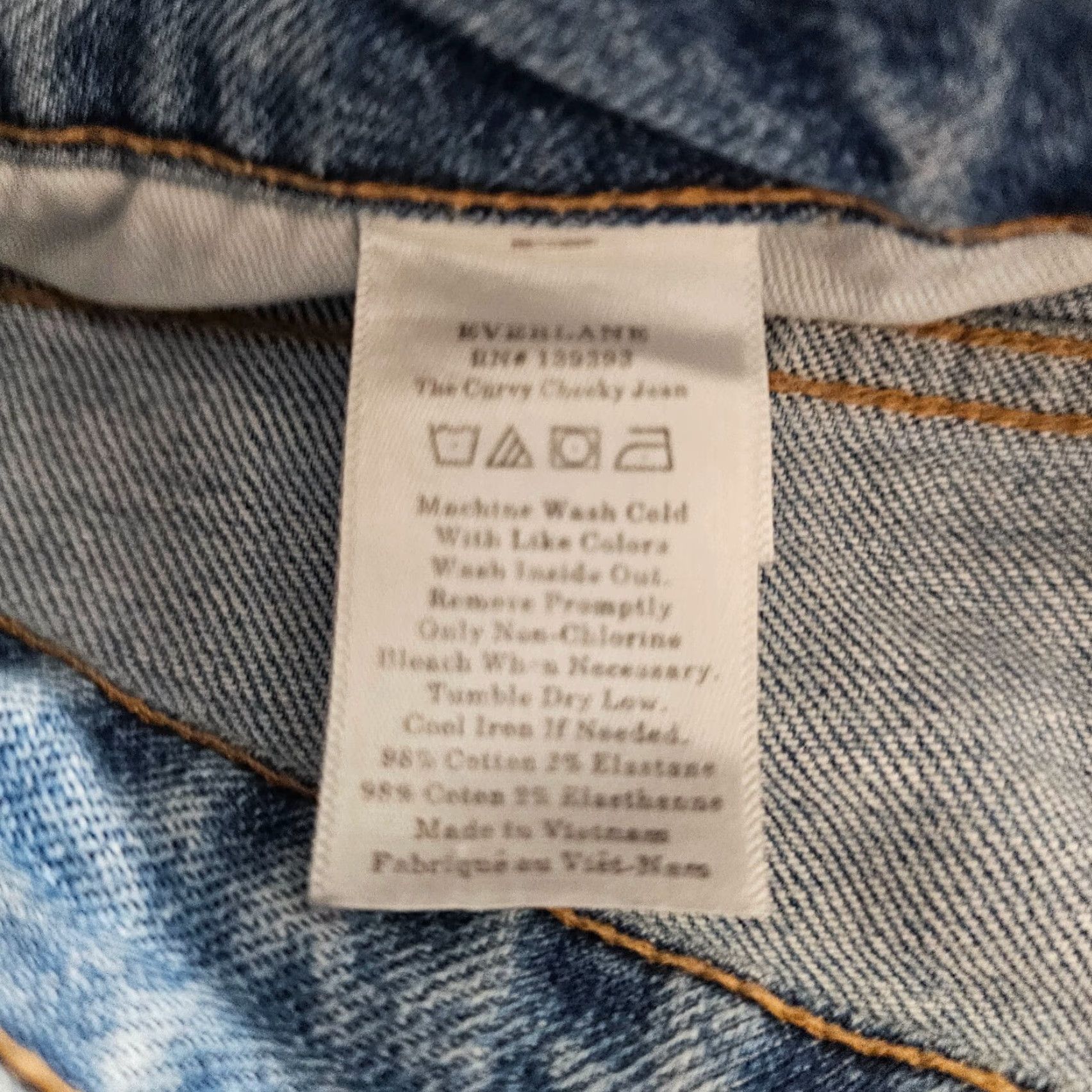 Everlane Everlane The Curvy Cheeky Jean Medium Wash Crop 28 Blue Cropped Jeans | Size 28 | Regular Fit Size 28" / US 6 / IT 42 - 4 Thumbnail