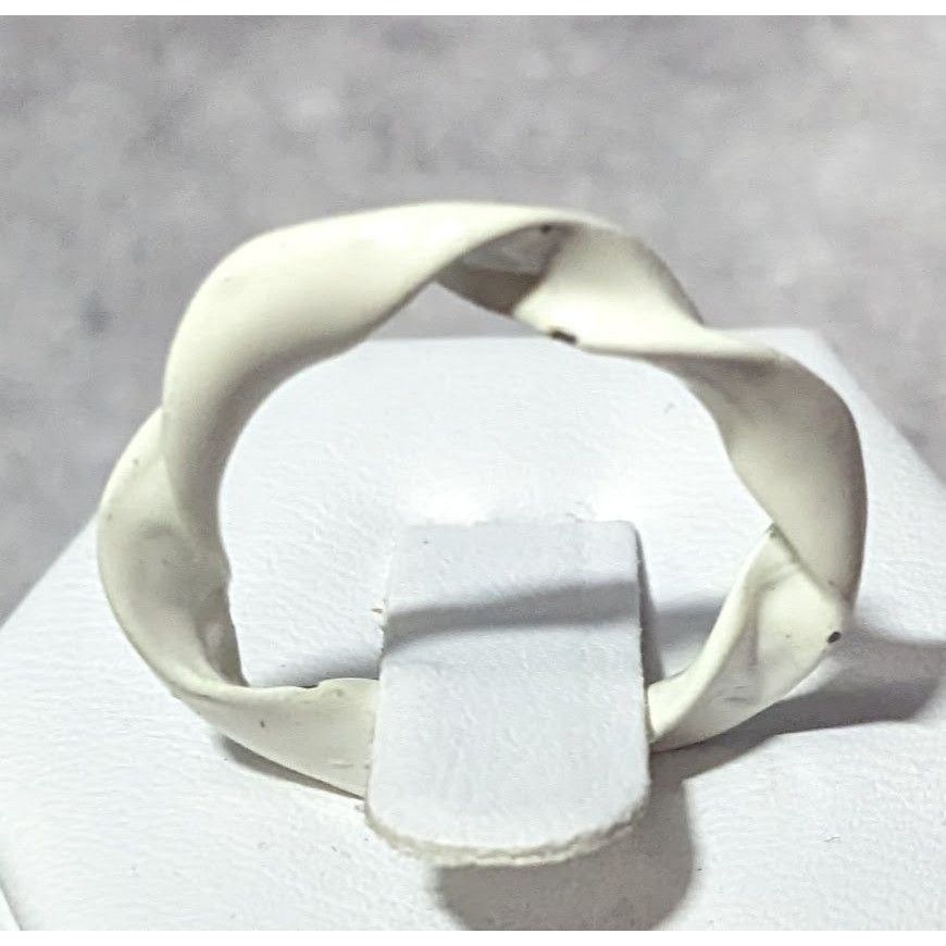 Other Abstract White Enamel Coated Art Ring Size 5 1/2 Size ONE SIZE - 8 Thumbnail