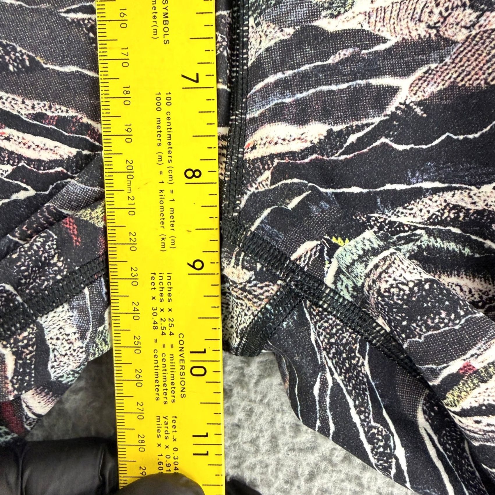 Lululemon Lululemon Fast Free Tight Women Size 4 Multi Color Abstract Wave Print Leggings Size 42" / US 20 - 6 Thumbnail