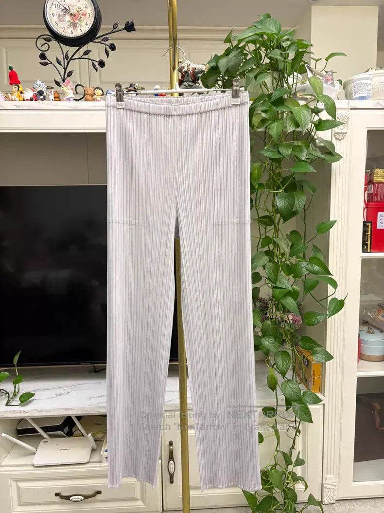 Issey Miyake Issey Miyake Straight-Leg Pants, Light Grey Size 26" / US 2 / IT 38 - 1 Thumbnail