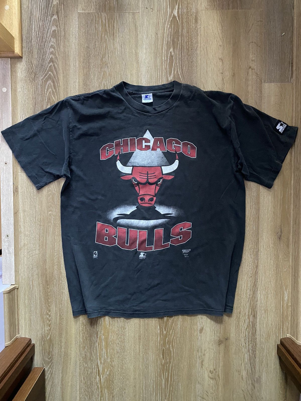 NBA Vintage 90s NBA Chicago Bulls Starter USA Sun Faded T-Shirt Size US L / EU 52-54 / 3 - 1 Thumbnail