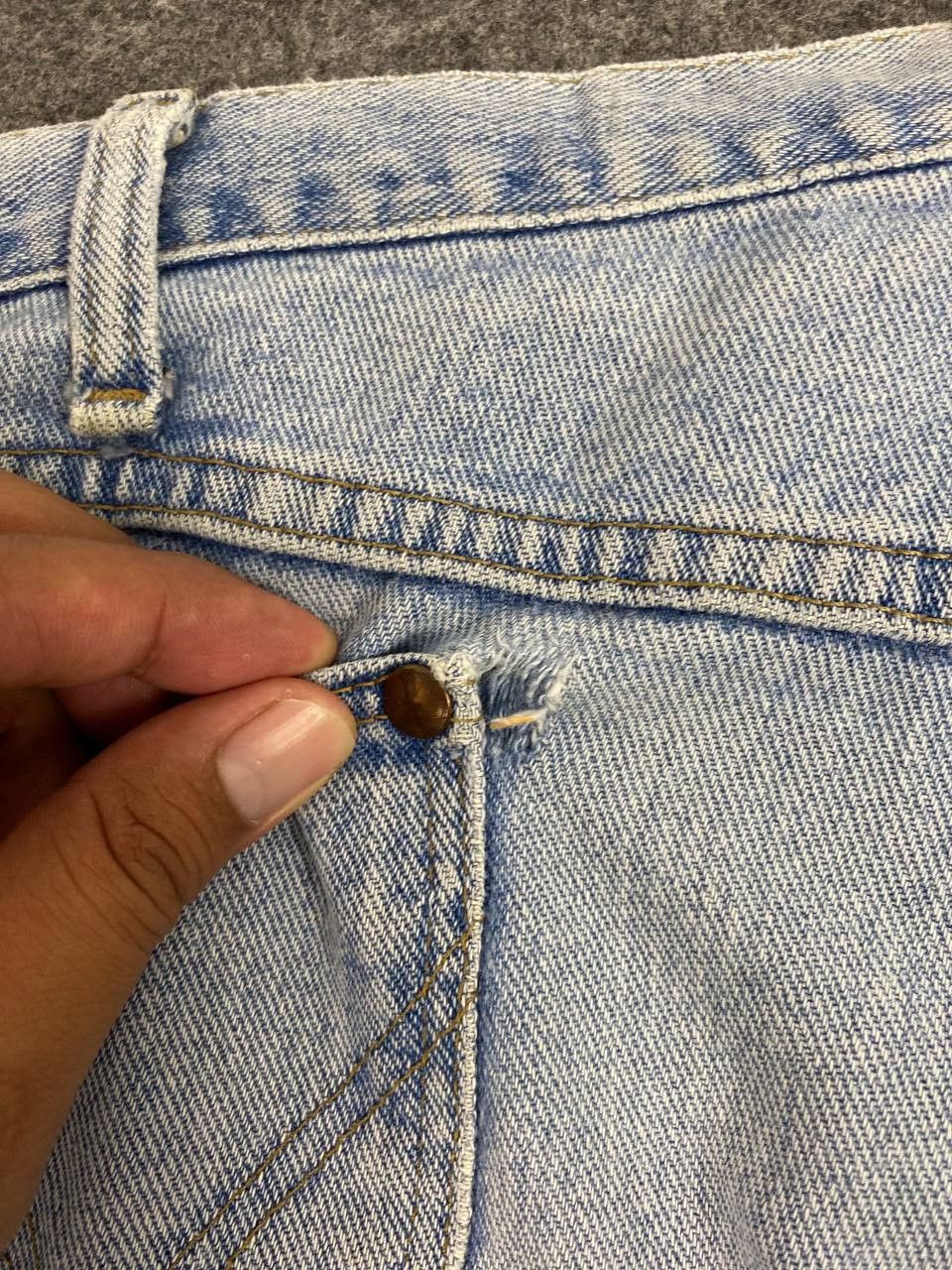 Wrangler vintage wrangler lightwash distressed denim Size US 37 - 6 Thumbnail