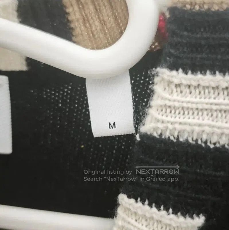 Burberry Burberry Black Wool Pullover Sweater for Women. Size M / US 6-8 / IT 42-44 - 3 Thumbnail