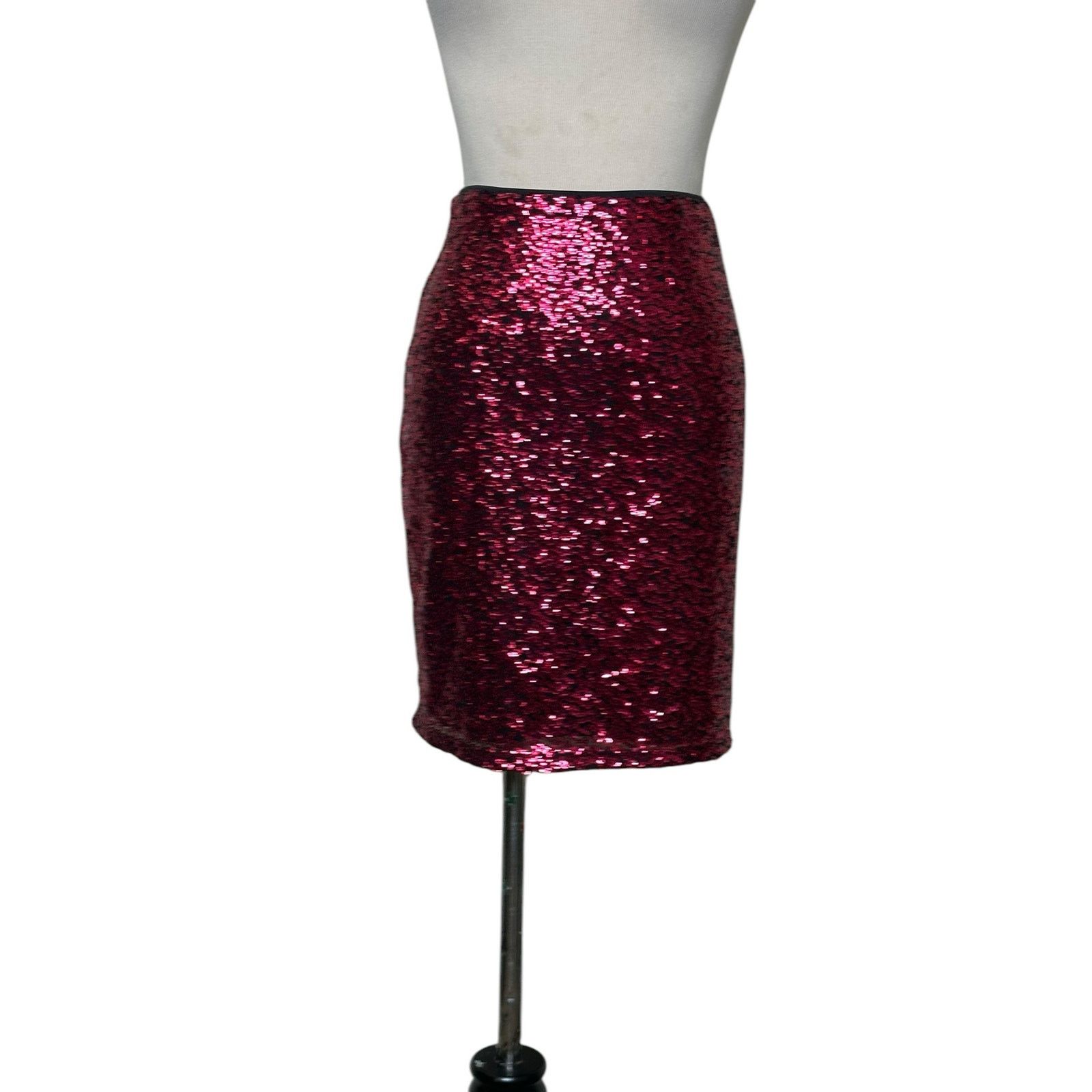 H&M H&M Divided fuchsia sequin pull on mini skirt size Small Size 27" / US 4 / IT 40 - 11 Thumbnail