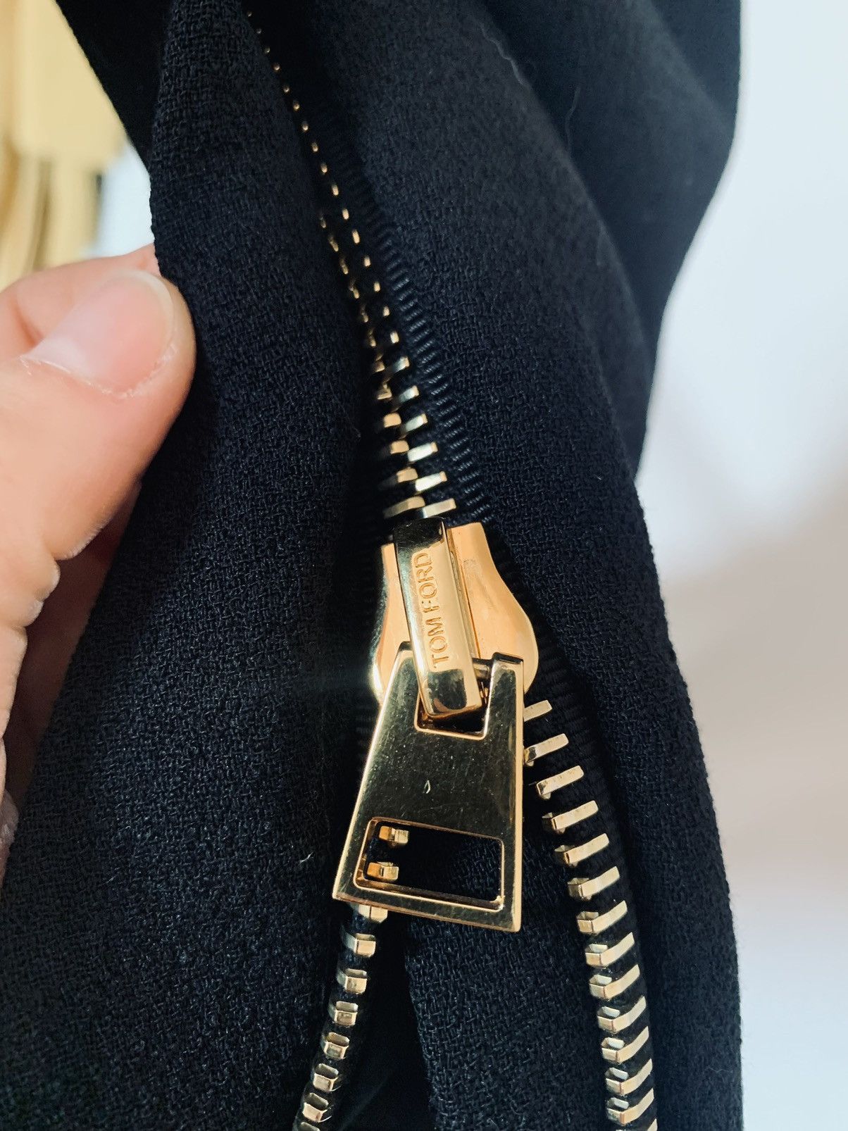 Tom Ford Tom Ford Black Wool Cropped Blazer XS/S – Gold Hardware Size S / US 4 / IT 40 - 13 Thumbnail