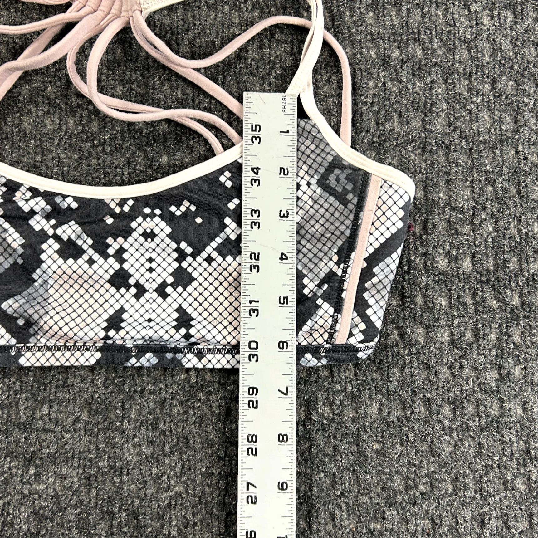 Lululemon Lululemon Sports Bra 6 Strappy Black Pink Snake Print Breathaable Lightweight Wireless Pullover Activewear Women Size 6 Size ONE SIZE - 5 Thumbnail