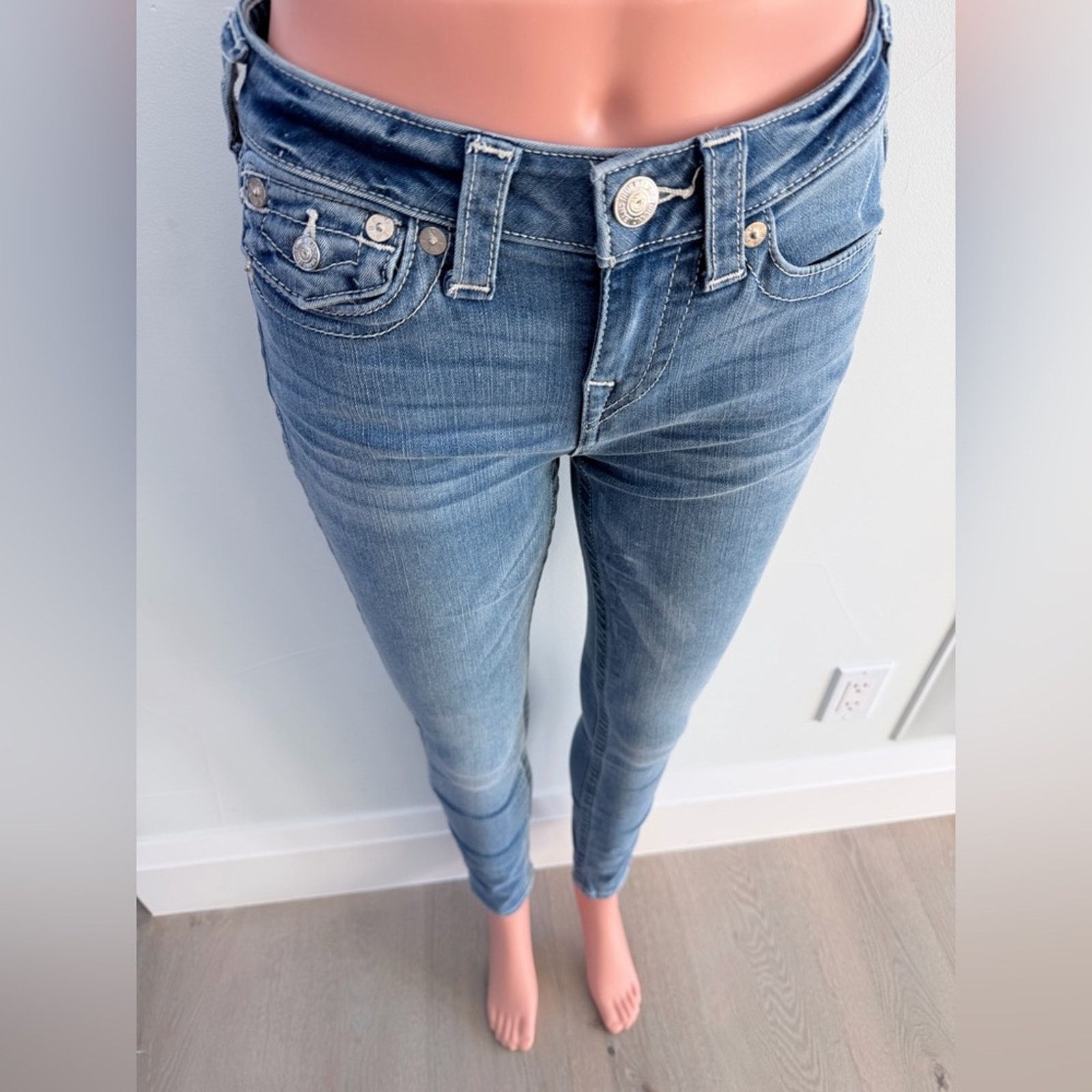 True Religion True Religion Halle Super T in a Medium Wash Jeans size 25 Size 25" / US 0 / IT 36 - 5 Thumbnail
