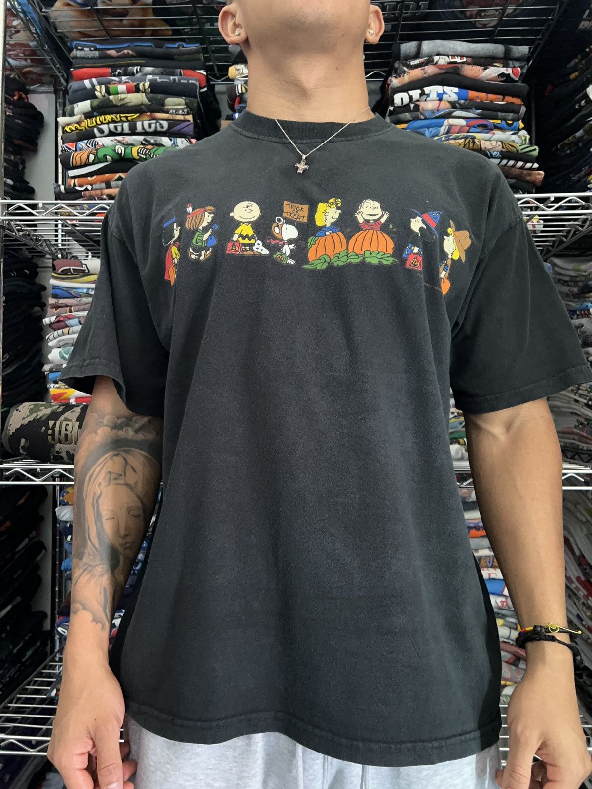 Peanuts 2000s Snoopy Halloween Characters Cartoon Tee Size US XL / EU 56 / 4 - 2 Thumbnail