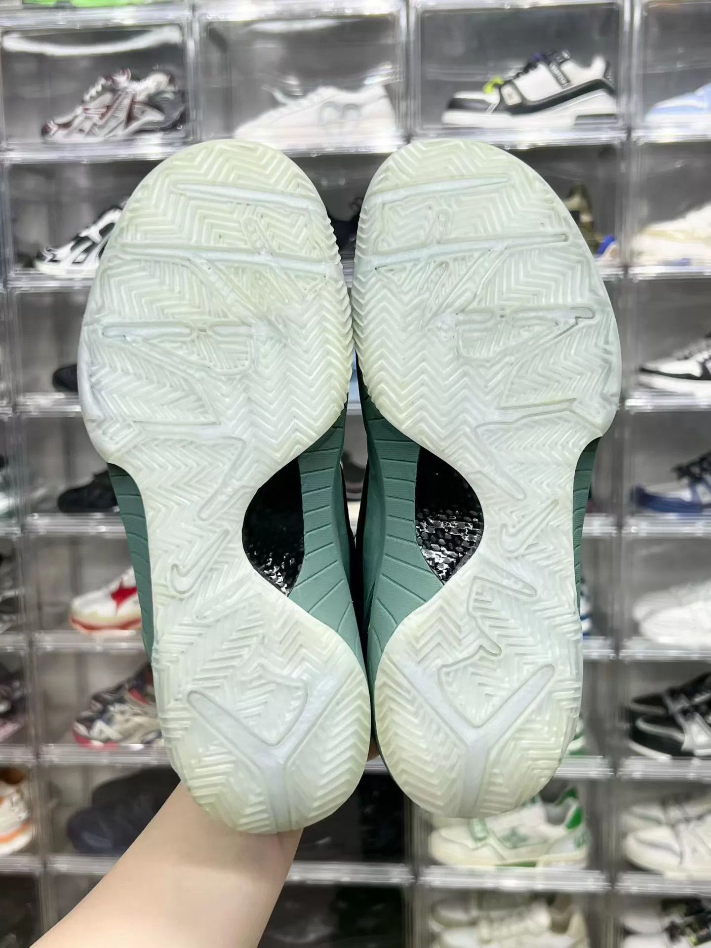 Nike Kobe ZK4 Father's Day Green 42.5 Worn Size US 9.5 / EU 42-43 - 8 Thumbnail