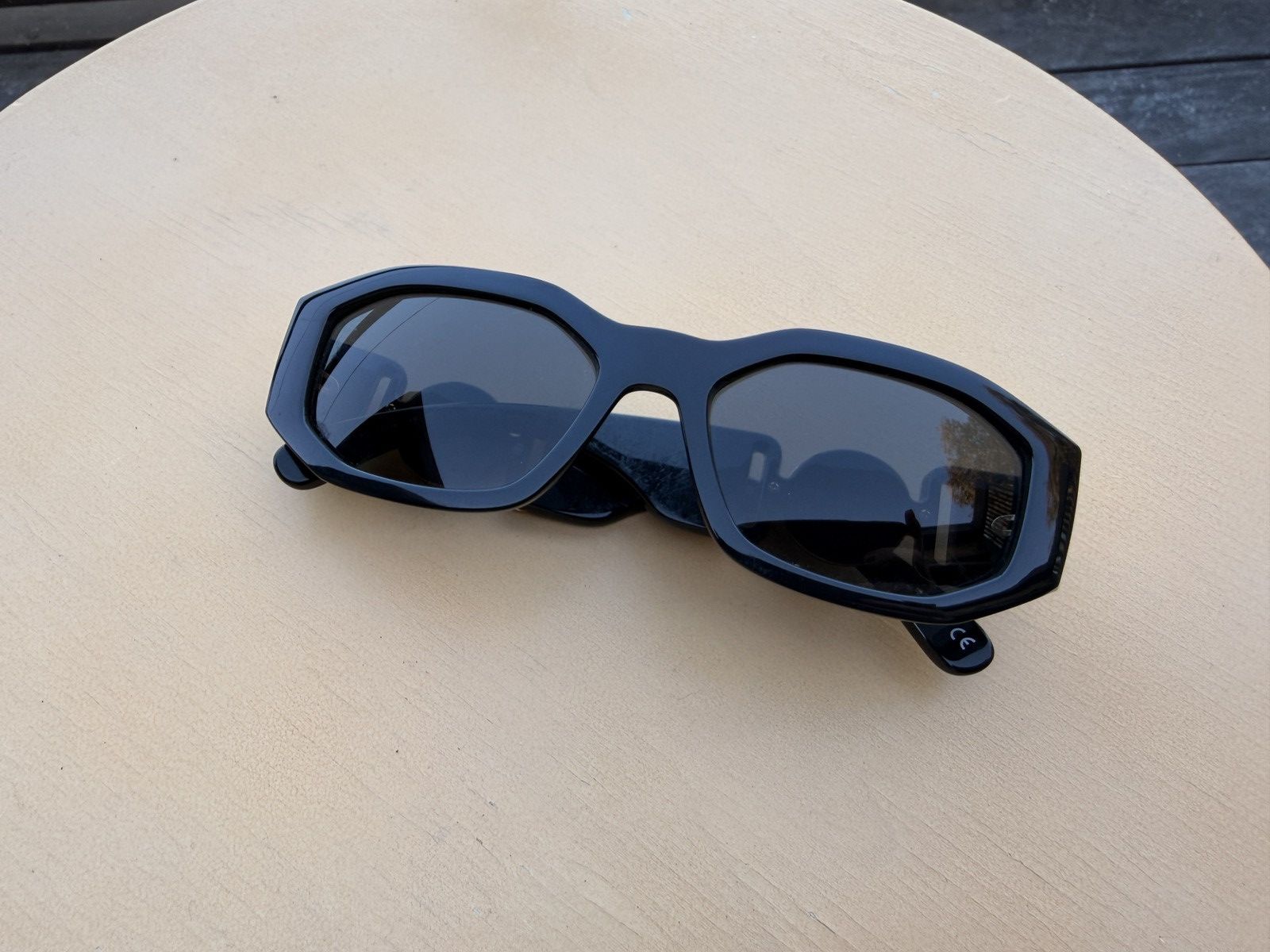Versace Versace Black Medusa Shield Sunglasses with Case Size ONE SIZE - 3 Thumbnail
