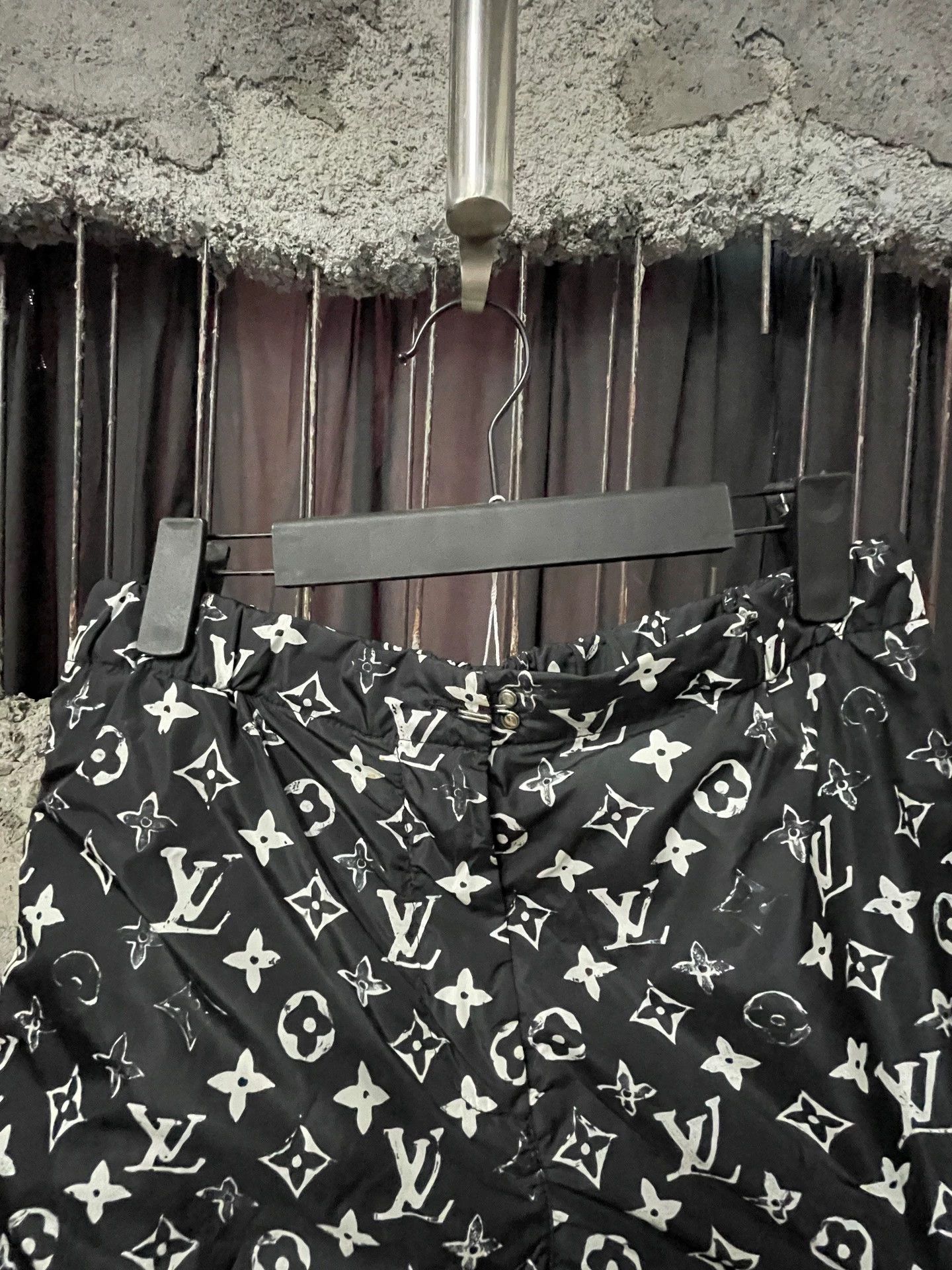 Louis Vuitton lv monogram short 36 Size 26" / US 2 / IT 38 - 3 Thumbnail