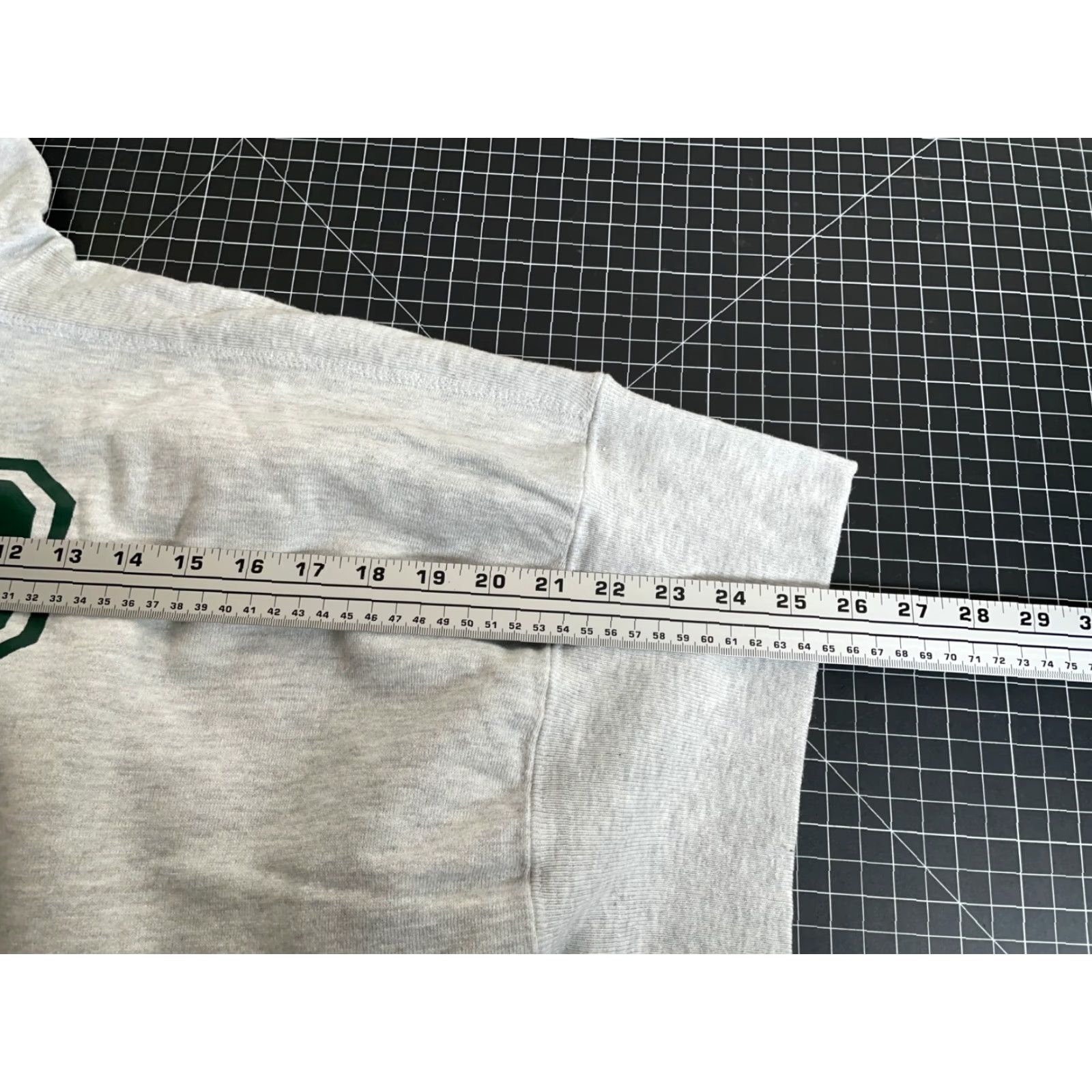 Champion VINTAGE Champion Reverse Weave Sweatshirt Adult Medium Gray Graphic Print 90s Mens Size US M / EU 48-50 / 2 - 6 Thumbnail