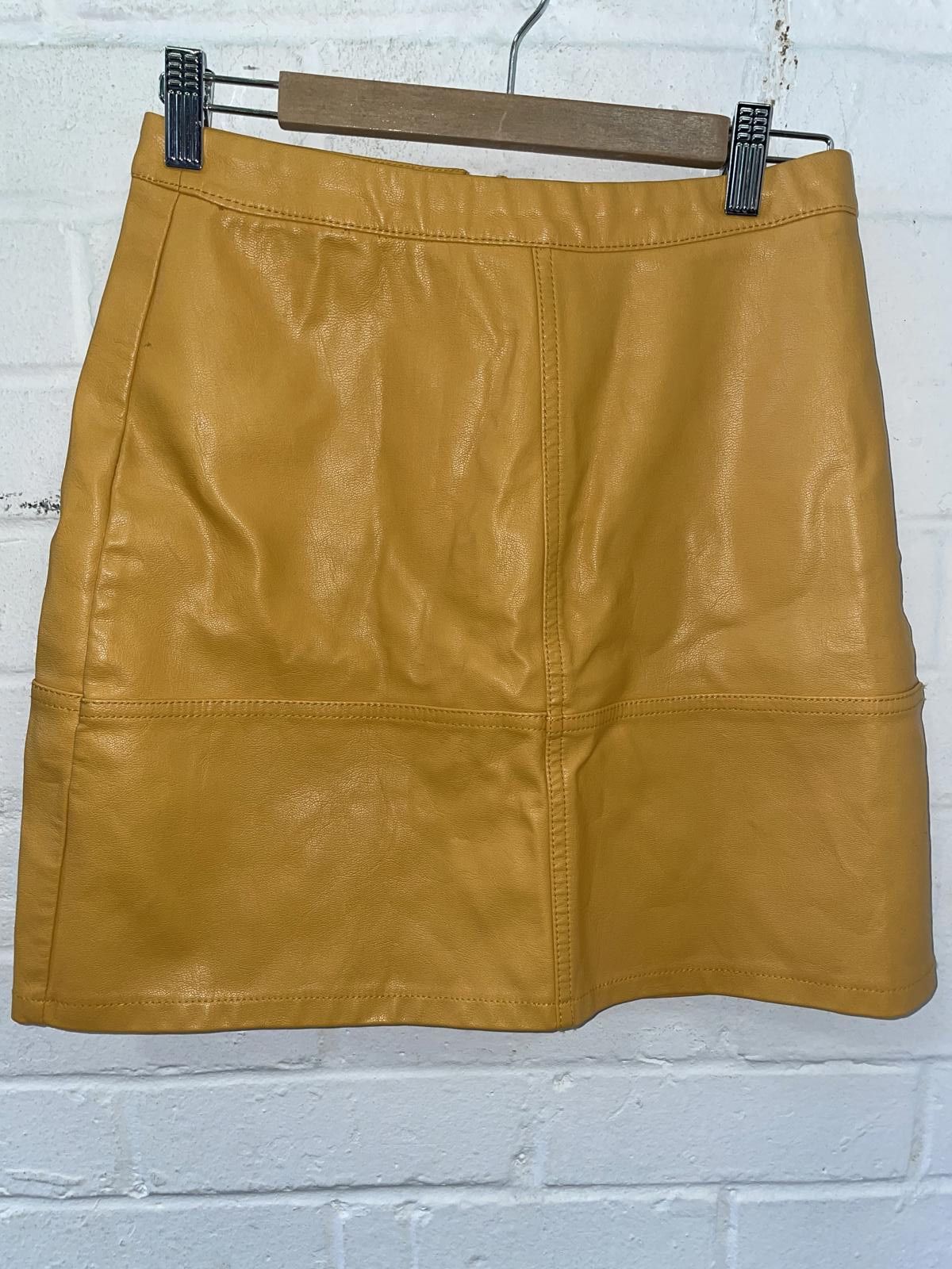 New Look Stylish New Look Yellow Leather Mini Skirt Size 27" / US 4 / IT 40 - 1 Thumbnail