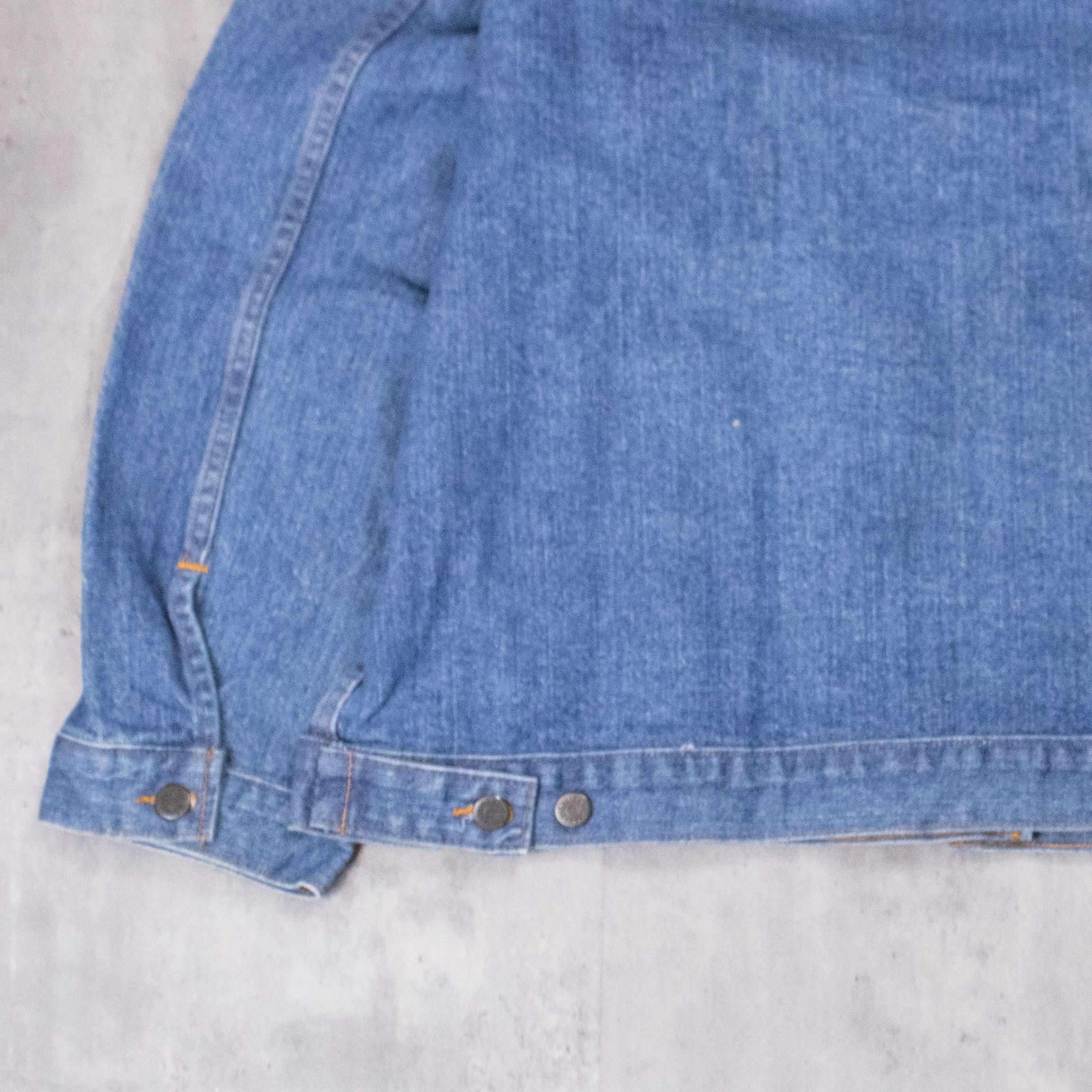 Vintage Vintage 1990s IAofM Embossed Indigo Oversize Jean Jacket Size US XL / EU 56 / 4 - 10 Thumbnail