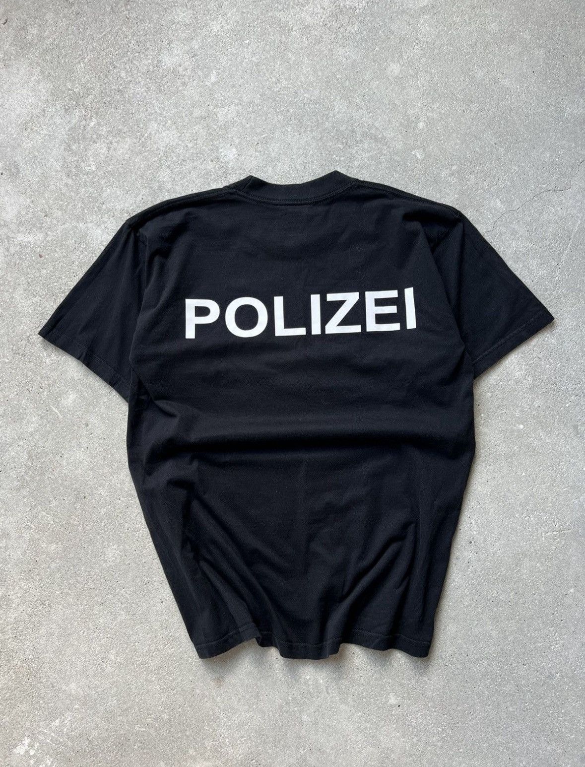 Vintage Vintage Polizei T-Shirt Vetements Style Size US S / EU 44-46 / 1 - 1 Thumbnail