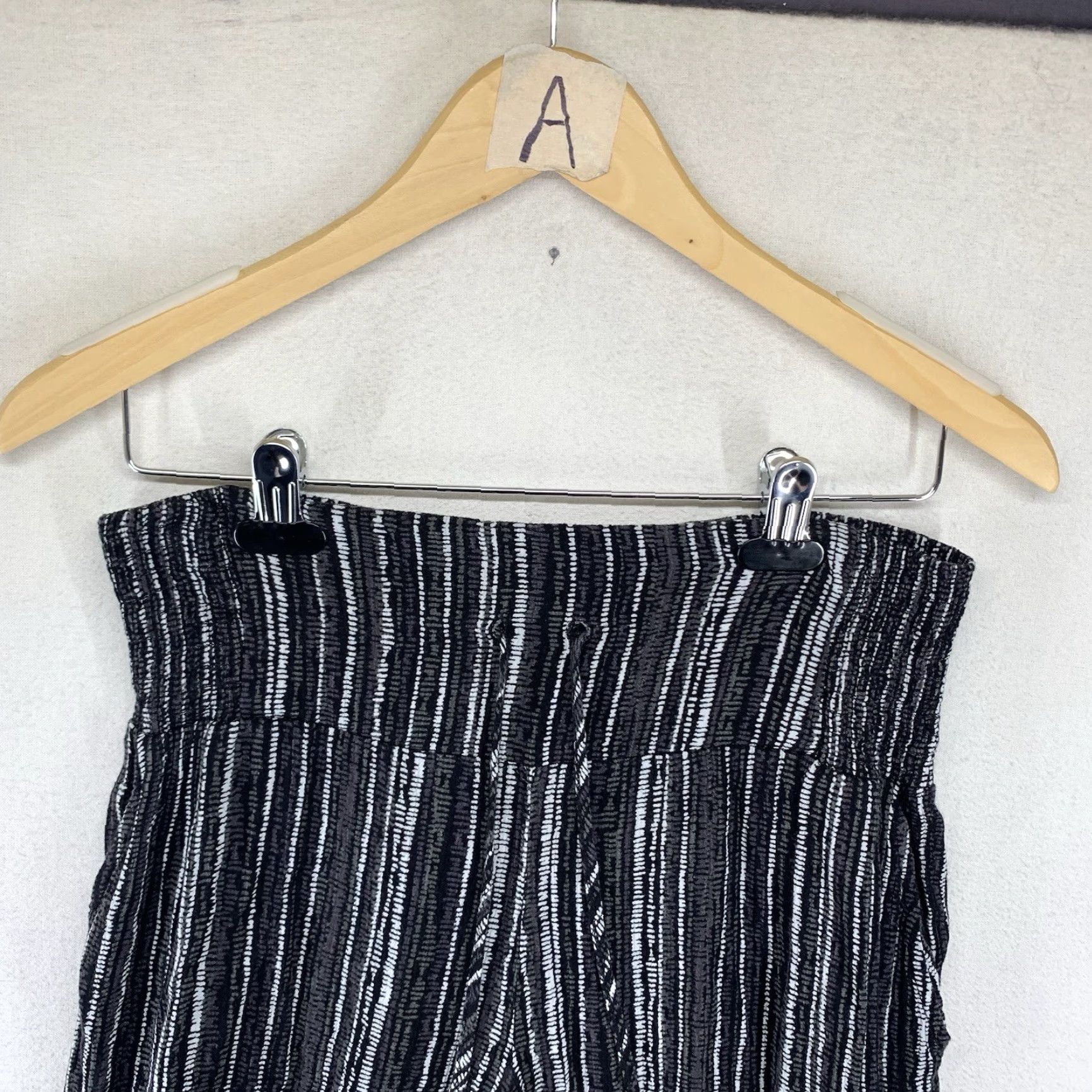 Vintage VINTAGE Women's Palazzo Pants Small Wide Leg High Waist Rayon Black Bohemian Festival Casual Womens Size 28" / US 6 / IT 42 - 4 Thumbnail