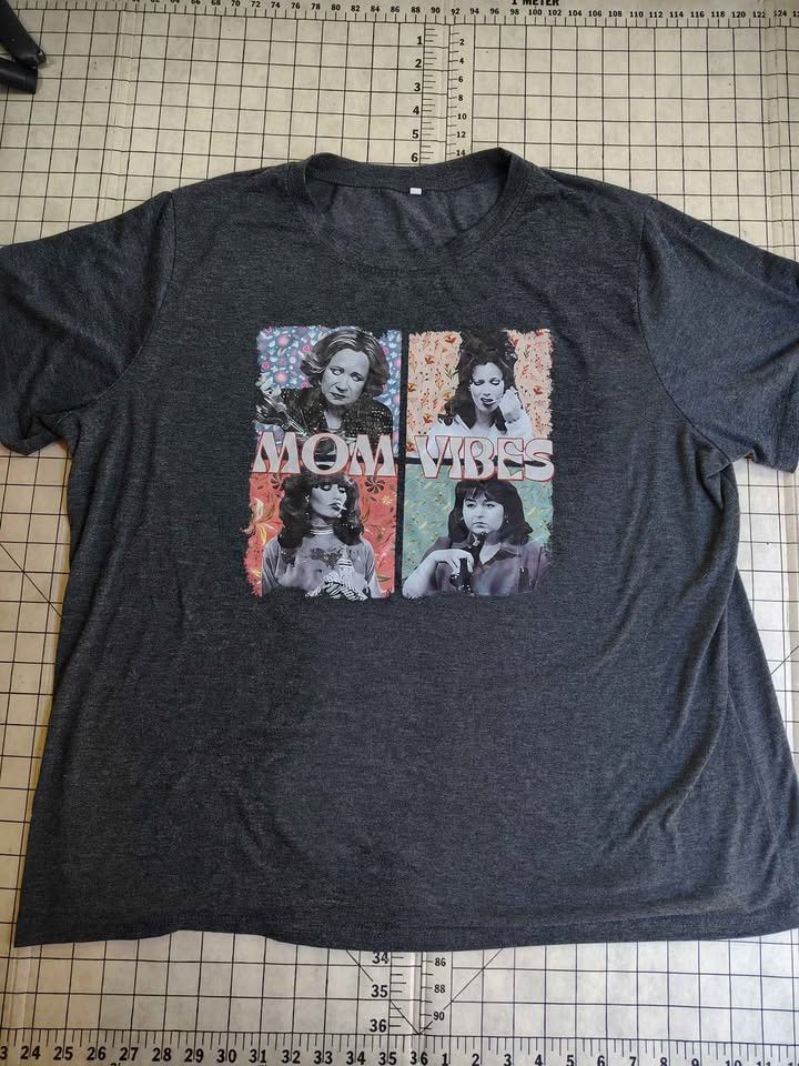 Other Women's Dark Gray Mom Vibes Graphic Tee 3XL Size 3XL / US 20-22 - 1 Thumbnail