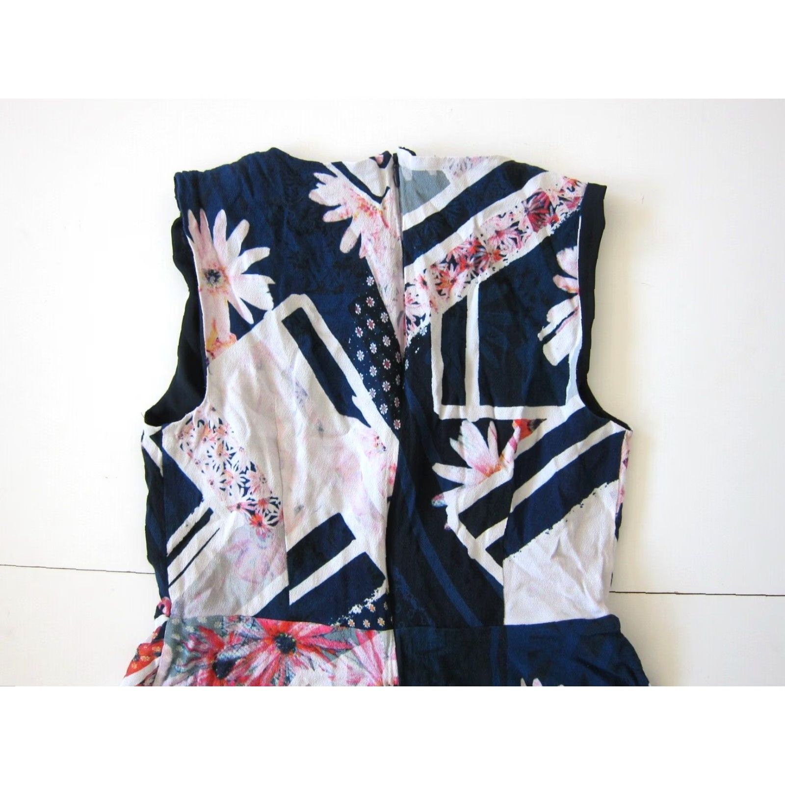 French Connection French Connection Shirt Women 8 Pink Floral Sun Dress Knee Length Lined Sundress Tank Dress 100% Rayon Sheath A-Line Style 8 Size M / US 6-8 / IT 42-44 - 6 Thumbnail