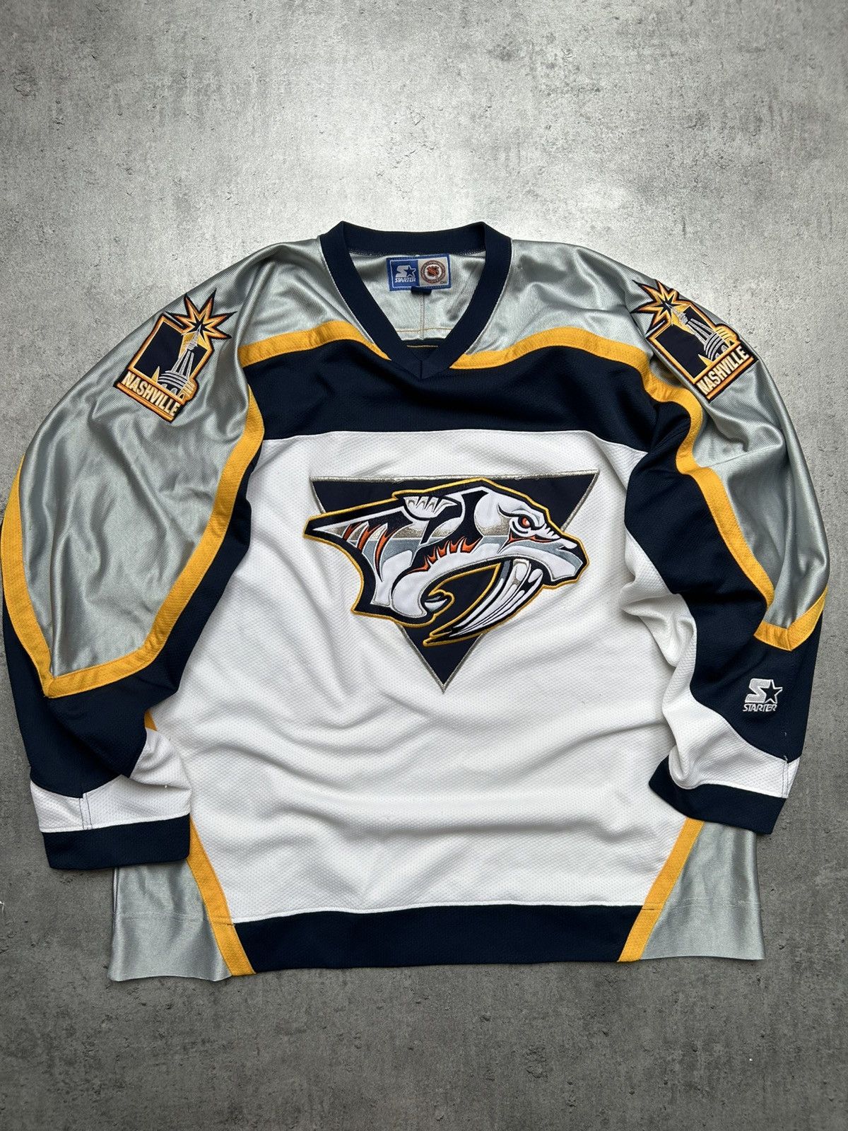 NHL Made in Korea Vintage Nashville predators 90s hockey usa Size US XL / EU 56 / 4 - 1 Thumbnail