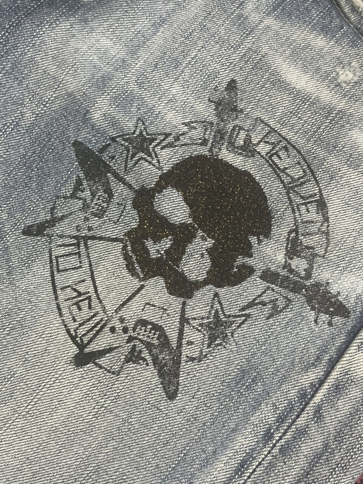 Edwin Vintage Edwin Distress Light Wash Skull Graphic Stud Jeans Size 28" / US 6 / IT 42 - 7 Thumbnail