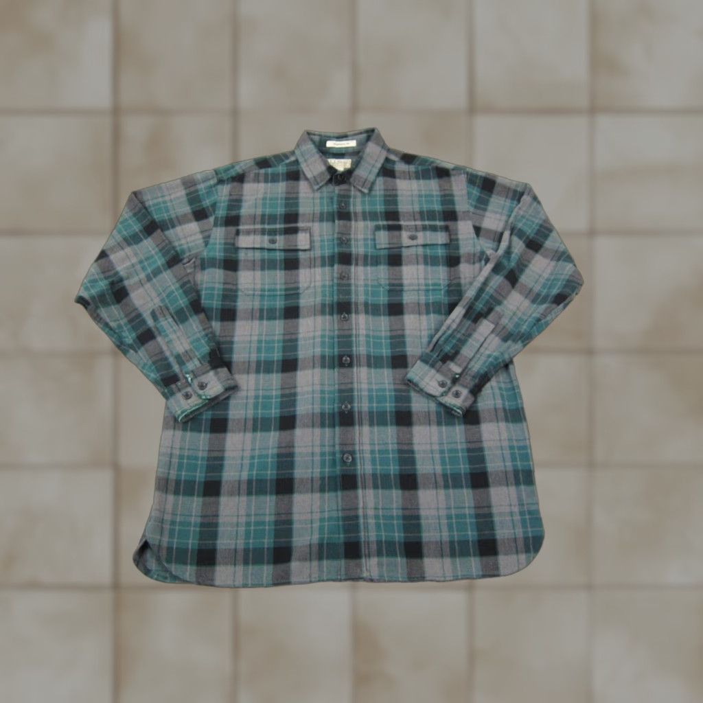 Vintage VINTAGE L.L.Bean Shirt Mens LT Green Plaid 90s Cotton Flannel Button-Up Long Sleeve With Pockets Distressed Chamois Size US L / EU 52-54 / 3 - 1 Thumbnail