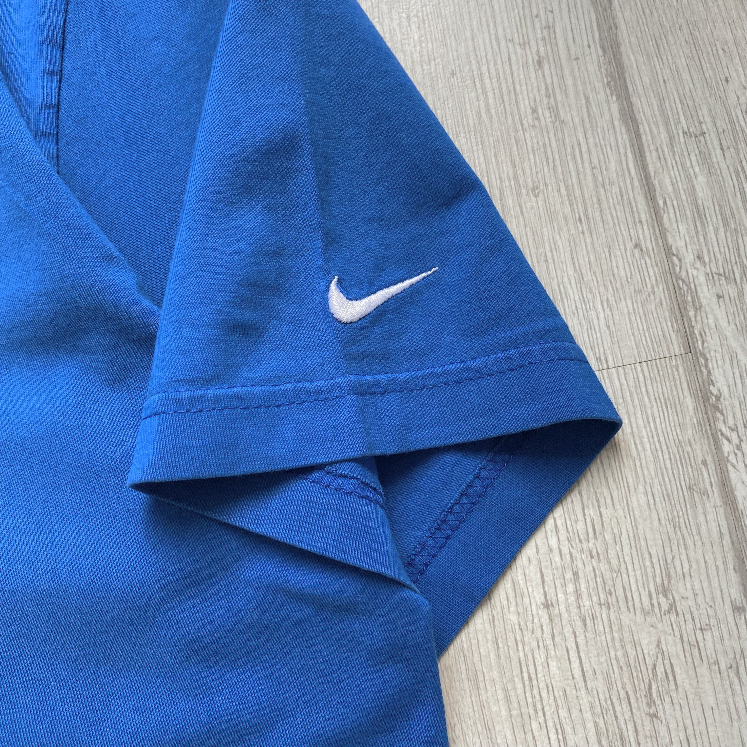 Nike 💙 Vintage 00s Nike Center Logo Metallic tee mini swoosh Size US L / EU 52-54 / 3 - 5 Thumbnail