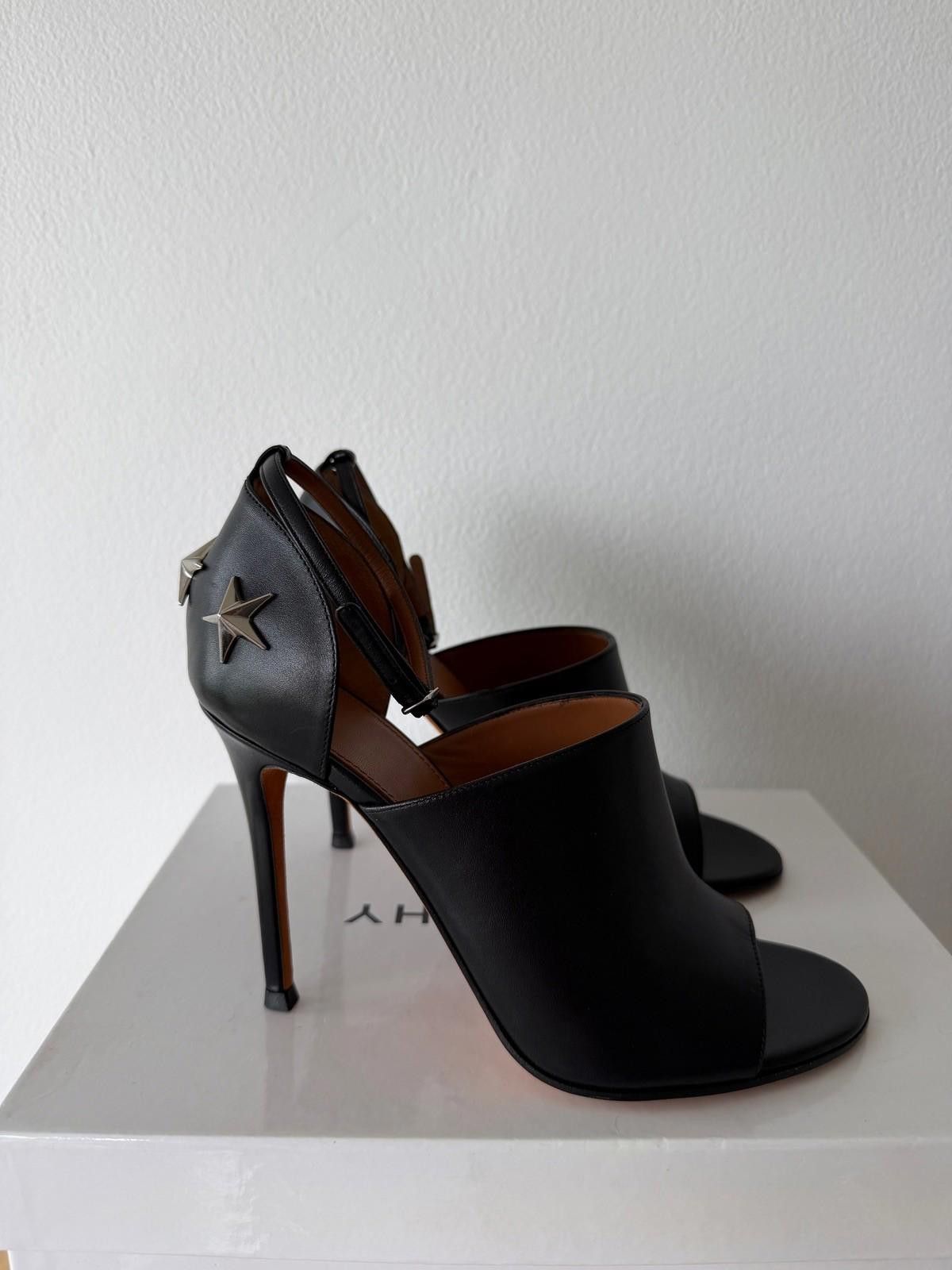 Givenchy new Givenchy womens stars sandals 10 heels shoes black 36.5 Size US 5.5 / IT 35.5 - 4 Thumbnail