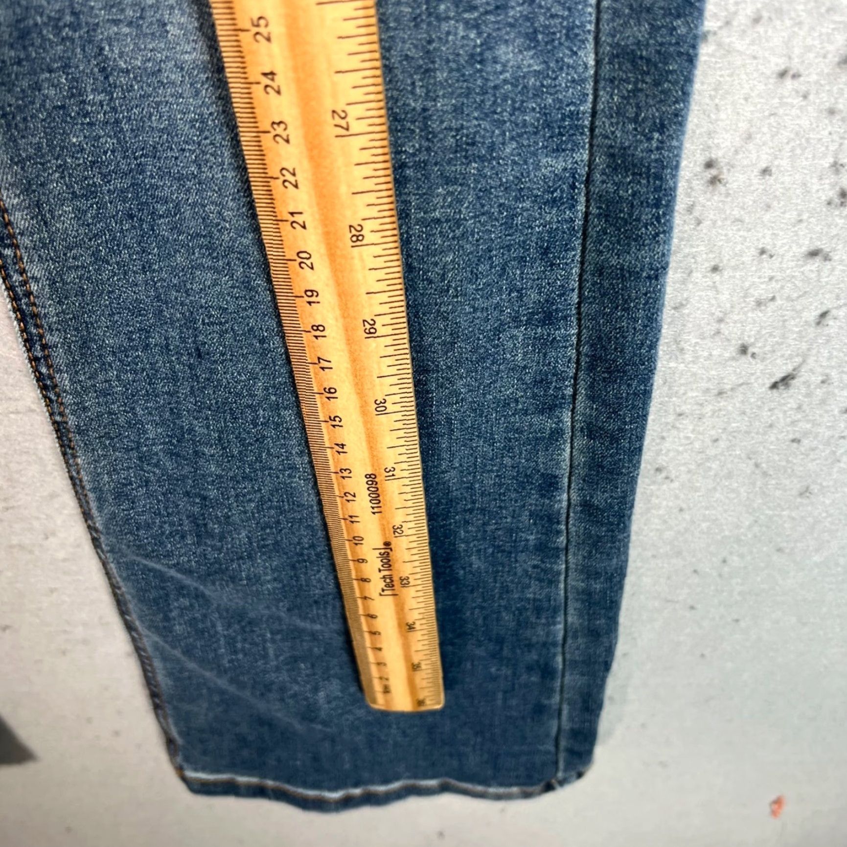 Bdg BDG Denim Jeans Women’s Bootcut Size 26 Blue Low Rise 6.5-8.5” 32" Inseam Button Closure Regular Rise Vintage/Pre-Owned Womens Jeans Size 26" / US 2 / IT 38 - 7 Thumbnail