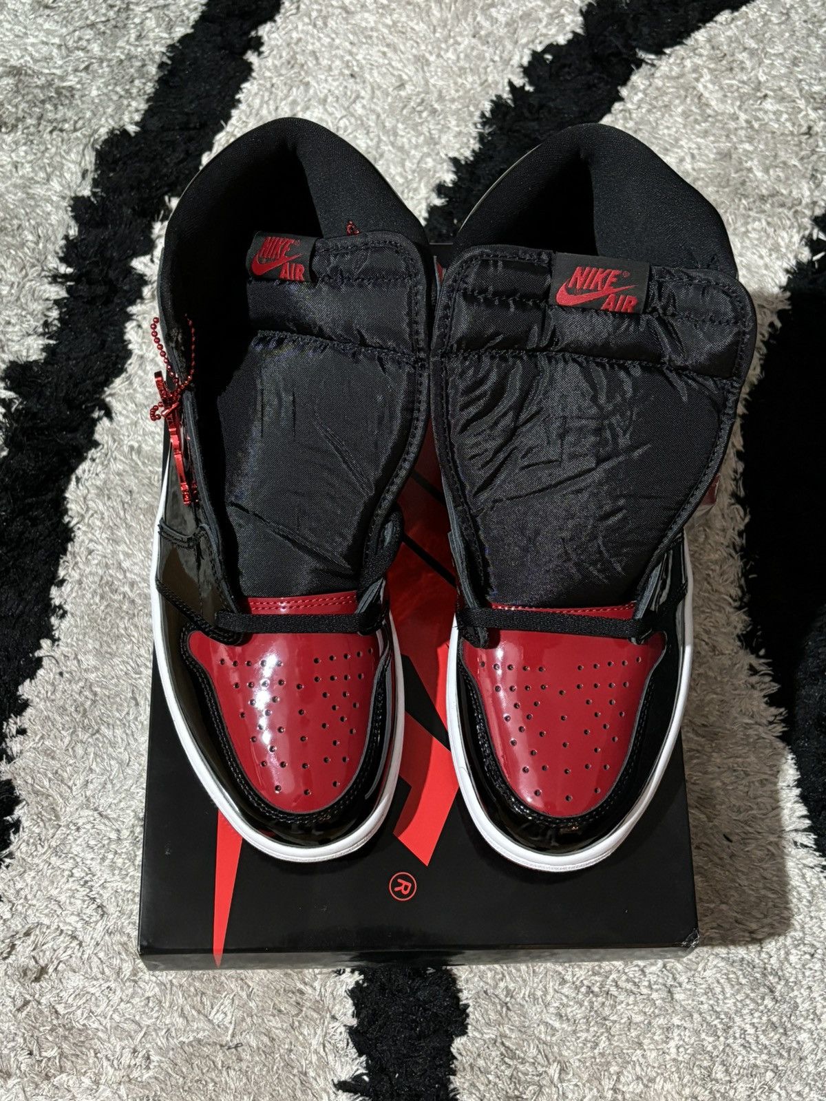 Jordan Brand Air Jordan 1 Retro High OG Patent Bred Size US 11 / EU 44 - 7 Thumbnail