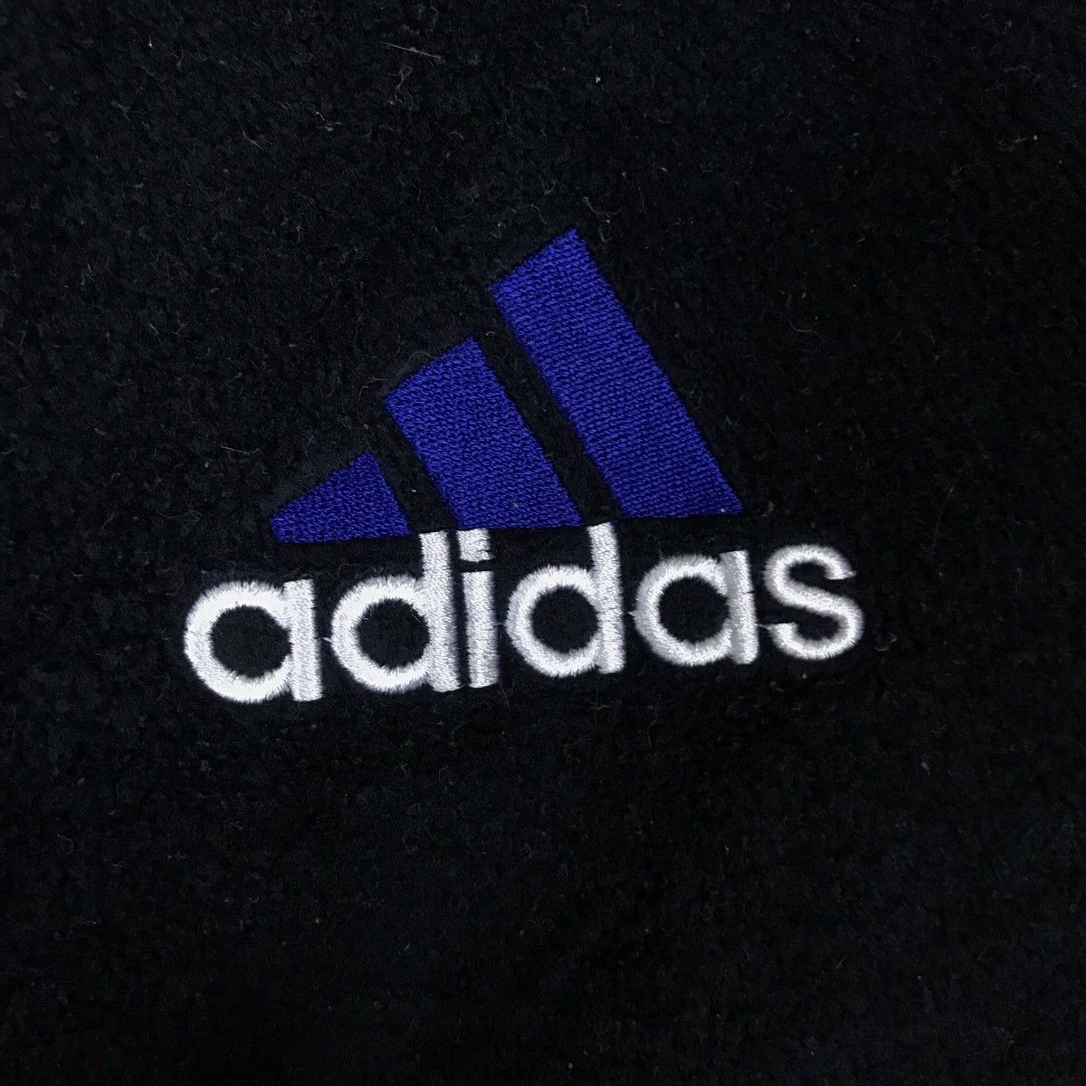 Adidas Adidas Mini Logo V Neck Pullover Jumper Sweatshirt Size US L / EU 52-54 / 3 - 3 Thumbnail
