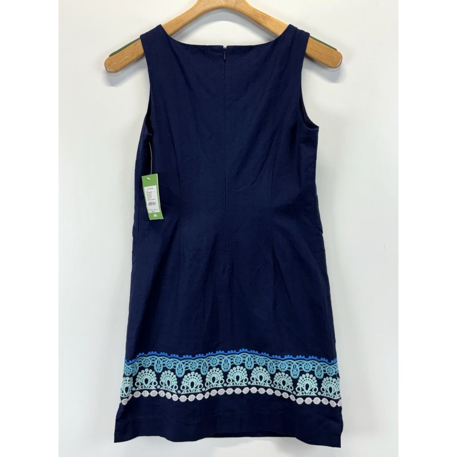 Lilly Pulitzer Lilly Pulitzer Stephanie Sheath Dress Womens 0 Navy Embroidered Resort Wear Dress Beach Sleeveless Round Neck Zip Short Vintage No Womens Size XS / US 0-2 / IT 36-38 - 3 Thumbnail