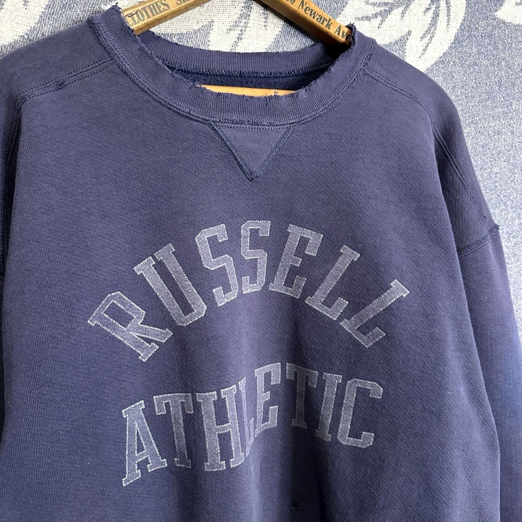 Russell Athletic VTG Russell Athletic Sweatshirt Crew Neck Long Sleeve Fleece Blue XL Pullover Men Distressed Logo PHOTO: 90s/00s/Varsity Size US XL / EU 56 / 4 - 2 Thumbnail