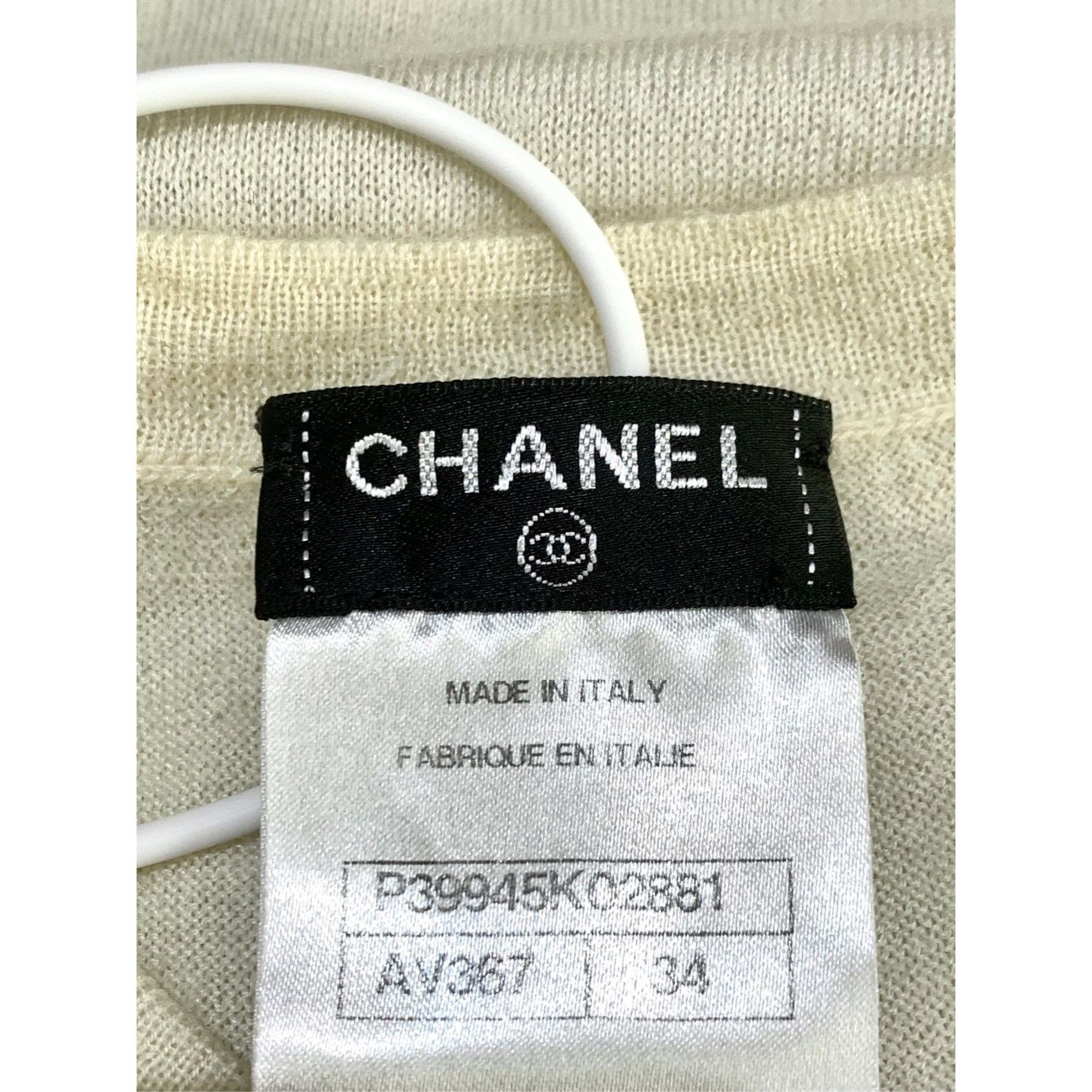 Chanel Chanel Beige Sleeveless Knit Crew-Neck Top With Logo Button Size XXS / US 00 / IT 34 - 2 Thumbnail