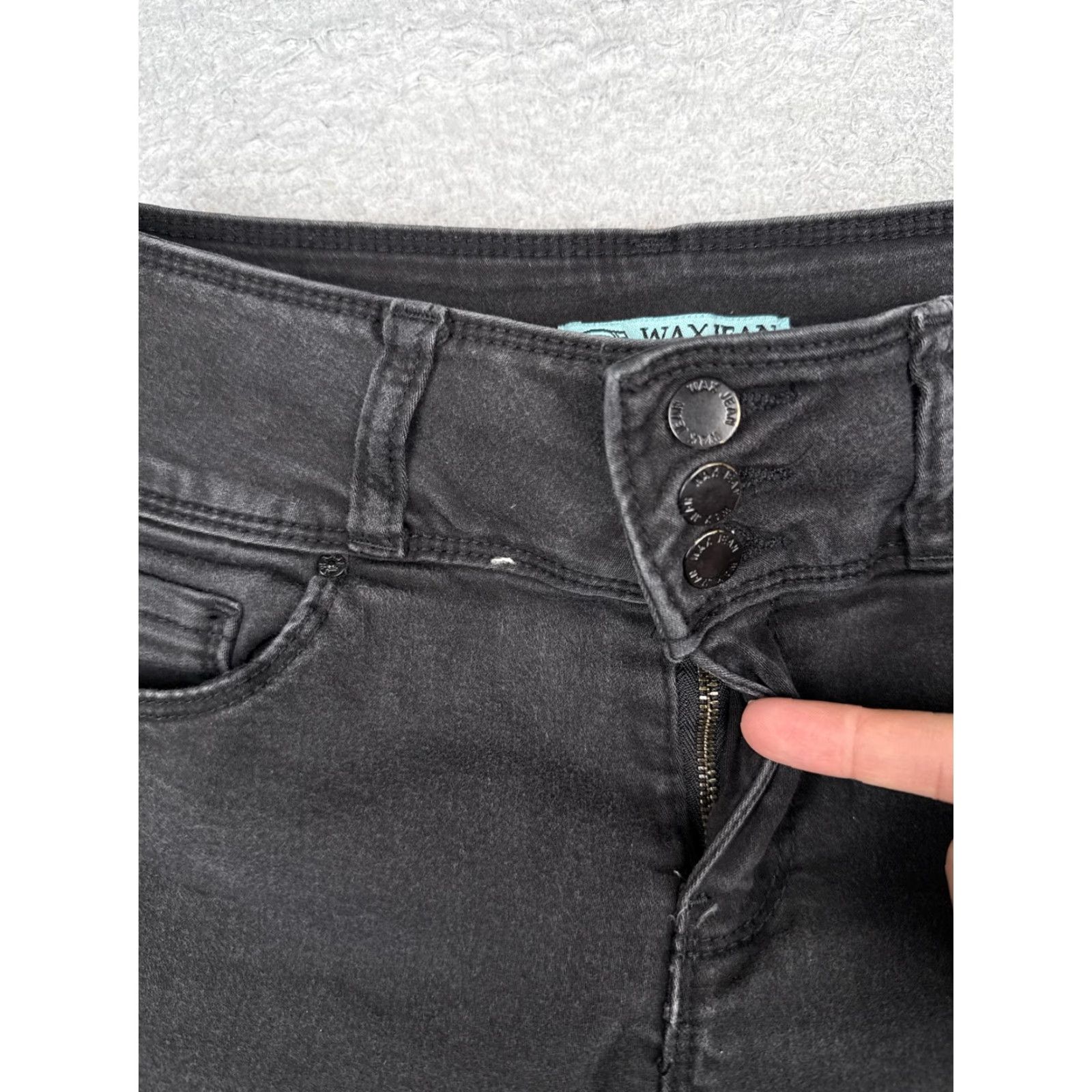 Vintage Wax Jean Shorts Juniors 7 Black Denim High Rise Cut-Off Raw Hem Stretch Womens Size 28" / US 6 / IT 42 - 6 Thumbnail