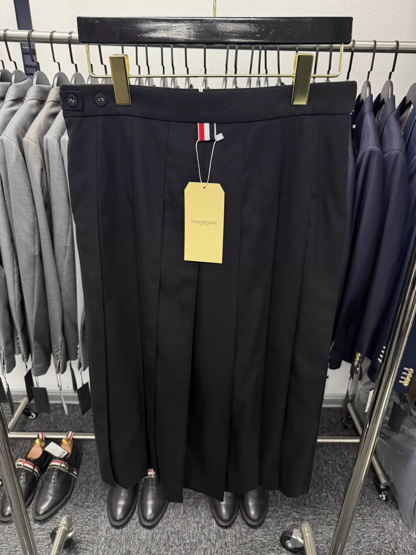 Thom Browne Thom Browne Women's Rare Black Buckle Pleated Skirt Size40 Size 27" / US 4 / IT 40 - 2 Thumbnail