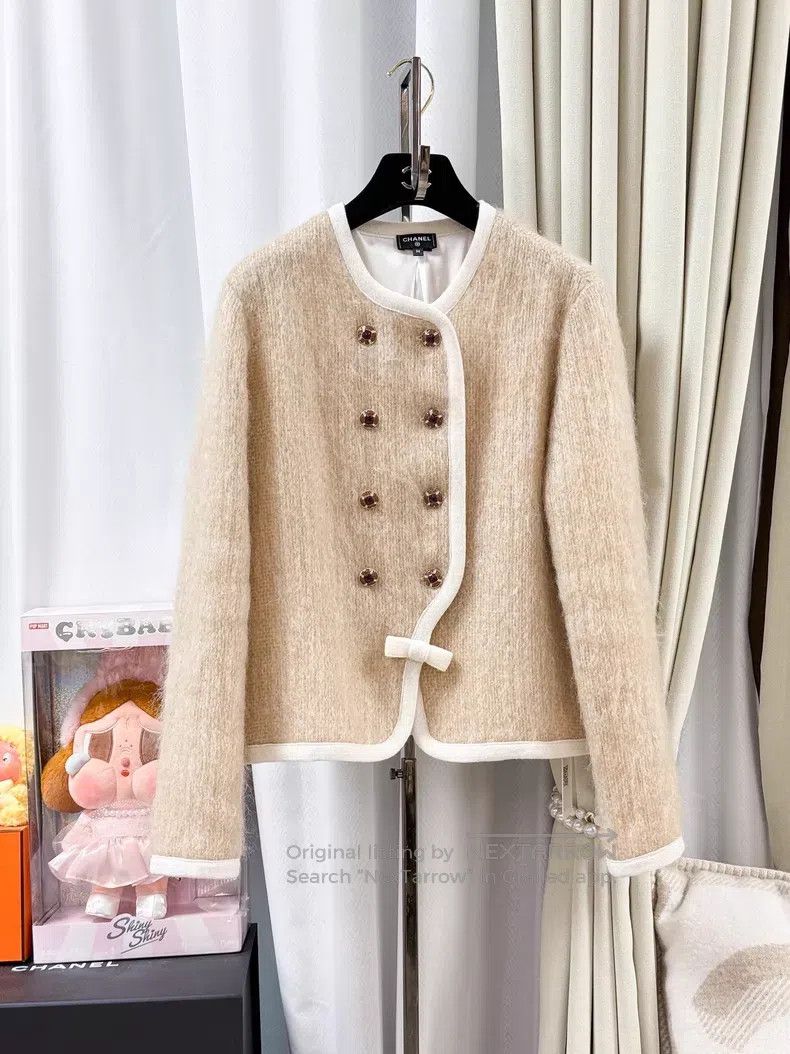 Chanel Chanel Khaki white double-breasted horsehair long-sleeved Size XS / US 0-2 / IT 36-38 - 1 Thumbnail