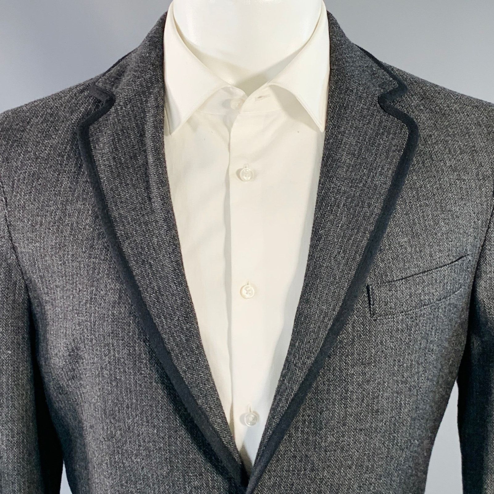 John Varvatos Size 40 Grey Black Herringbone Wool Blend Sport Coat Size 40R - 2 Thumbnail