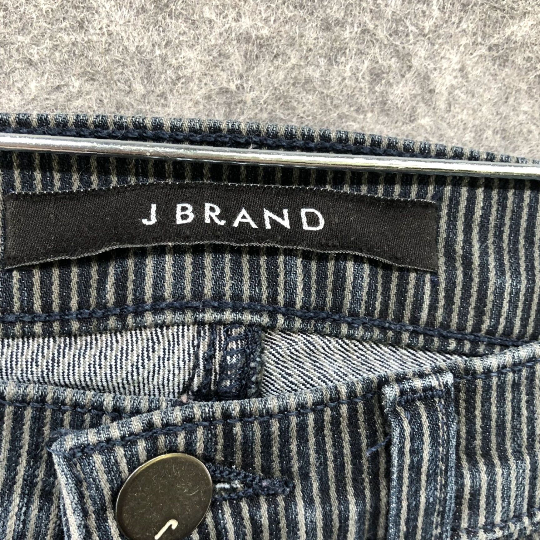 J Brand J Brand Skinny Leg Jeans Womens Belmont Black Gray Pinstriped Low Rise Size 25 Skinny Jeans Womens 25 Gray Pinstriped J Brand Size 42" / US 20 - 5 Thumbnail