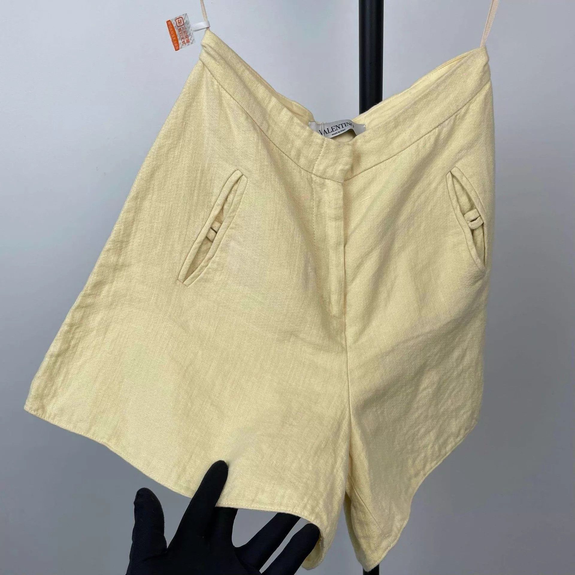 Valentino Valentino Linen-Cotton Short 38 Yellow Size 26" / US 2 / IT 38 - 9 Thumbnail