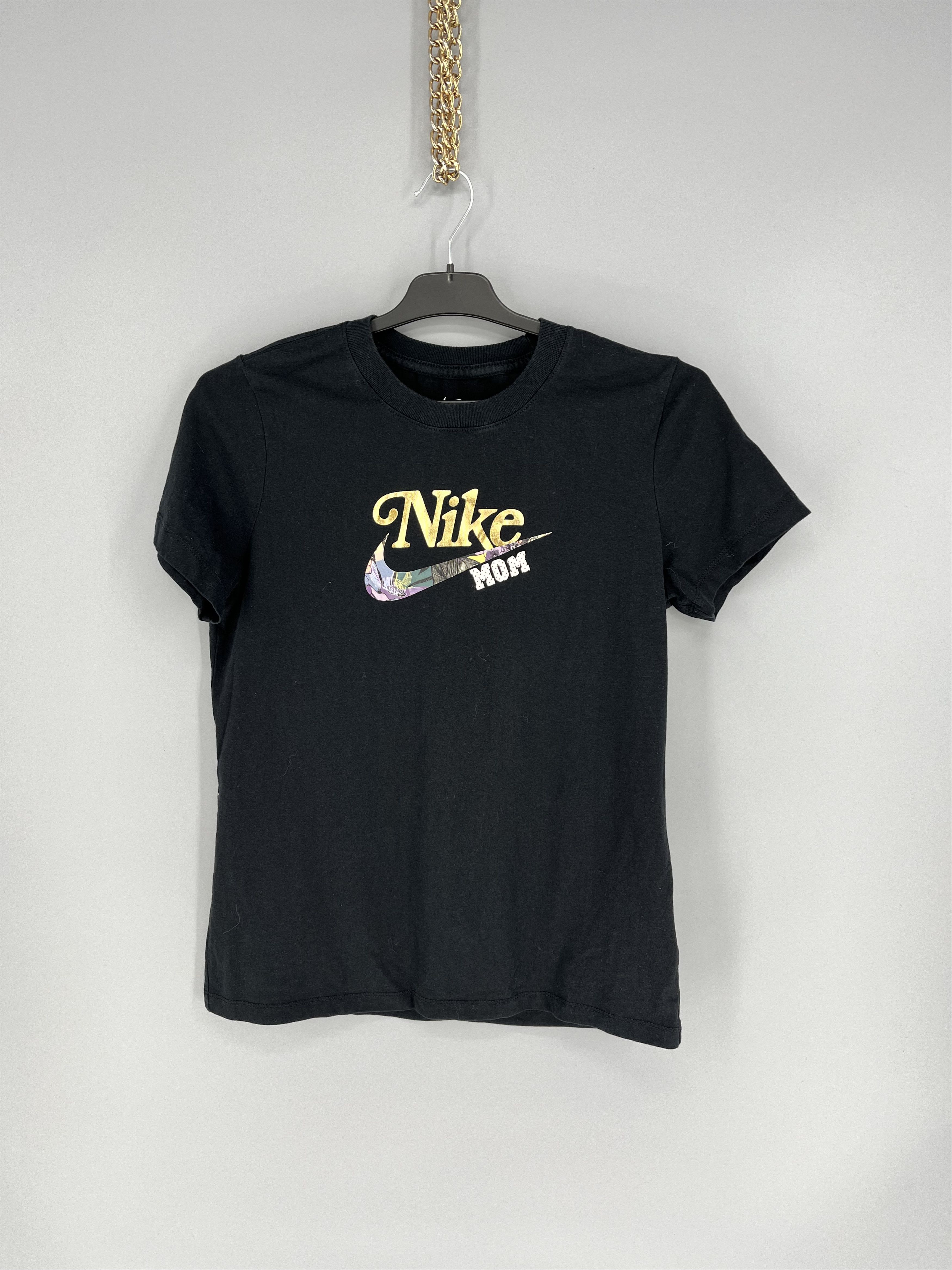 Nike Vintage Y2K Nike "Mom" Center Swoosh Logo T-Shirt Size M / US 6-8 / IT 42-44 - 1 Thumbnail