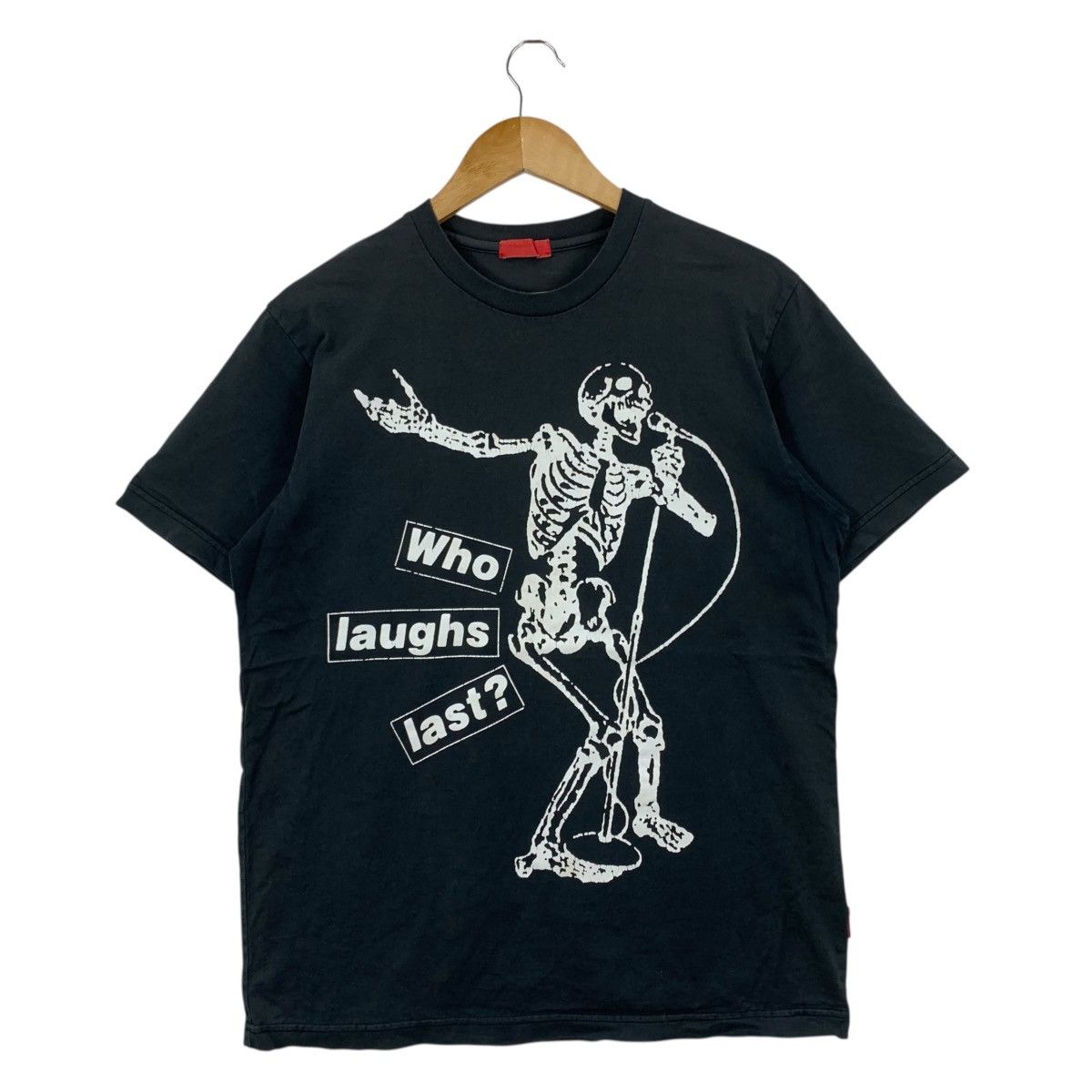 Barbara Kruger Vintage BARBARA KRUGER Who Laughs Last? Large Tshirt Size US M / EU 48-50 / 2 - 1 Thumbnail