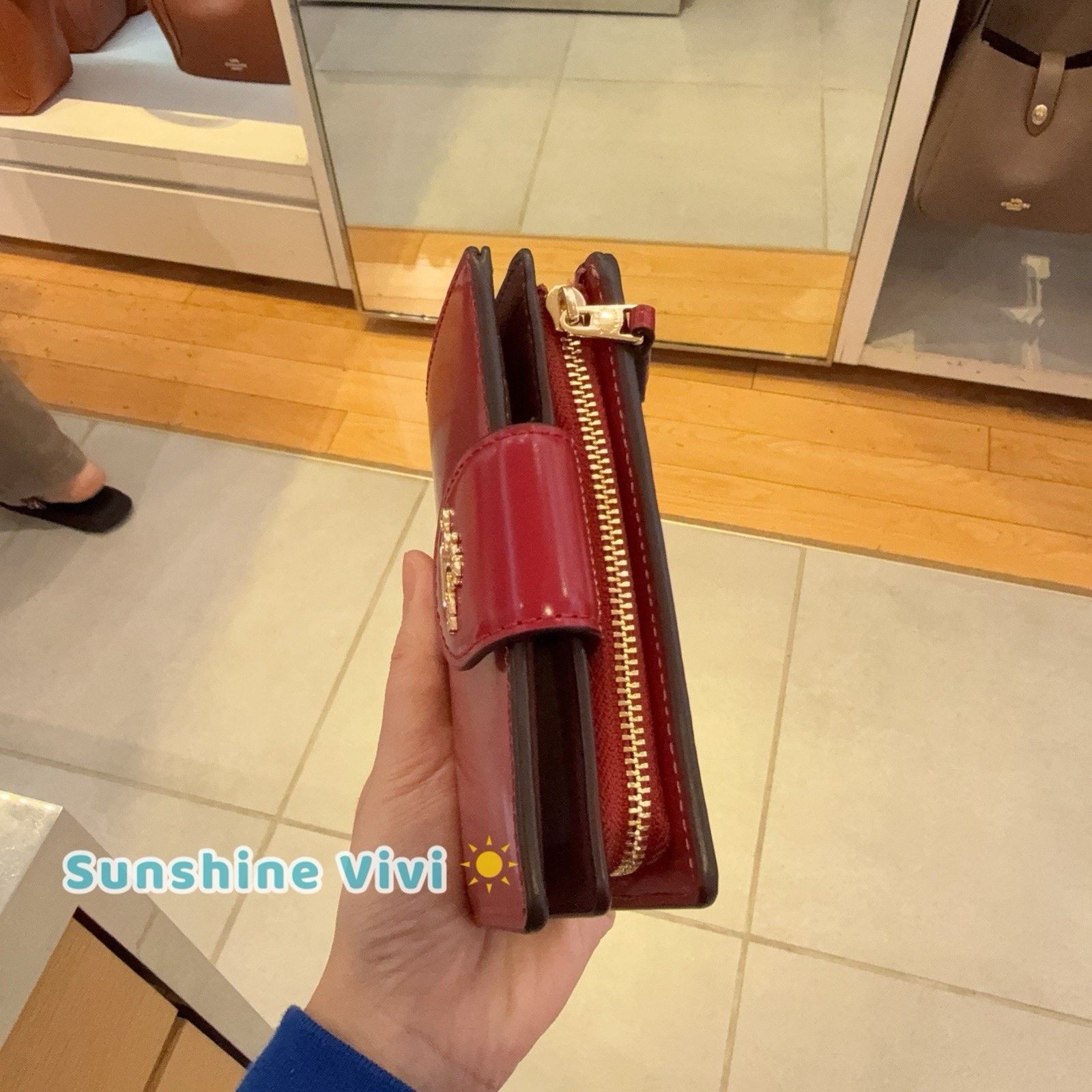 Coach NWT Coach CW526 Medium Corner Zip Wallet Gold/Ruby Leather Size ONE SIZE - 2 Thumbnail