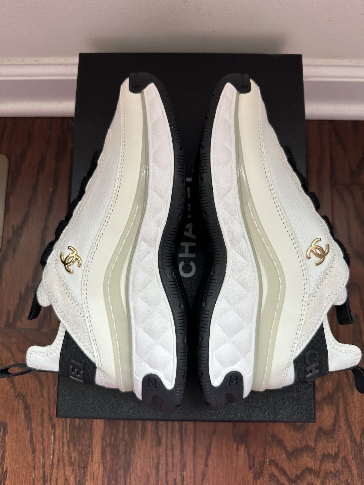 Chanel Chanel REV Sneaker Ivory size 35.5 Size US 5.5 / IT 35.5 - 9 Thumbnail