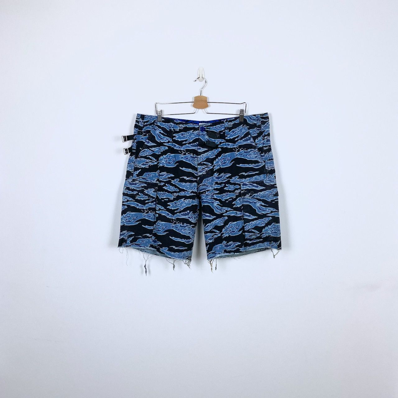 PHENOMENON PHENOMENON X FACETASM TIGER CAMO CARGO SHORTS Size US 34 / EU 50 - 1 Thumbnail