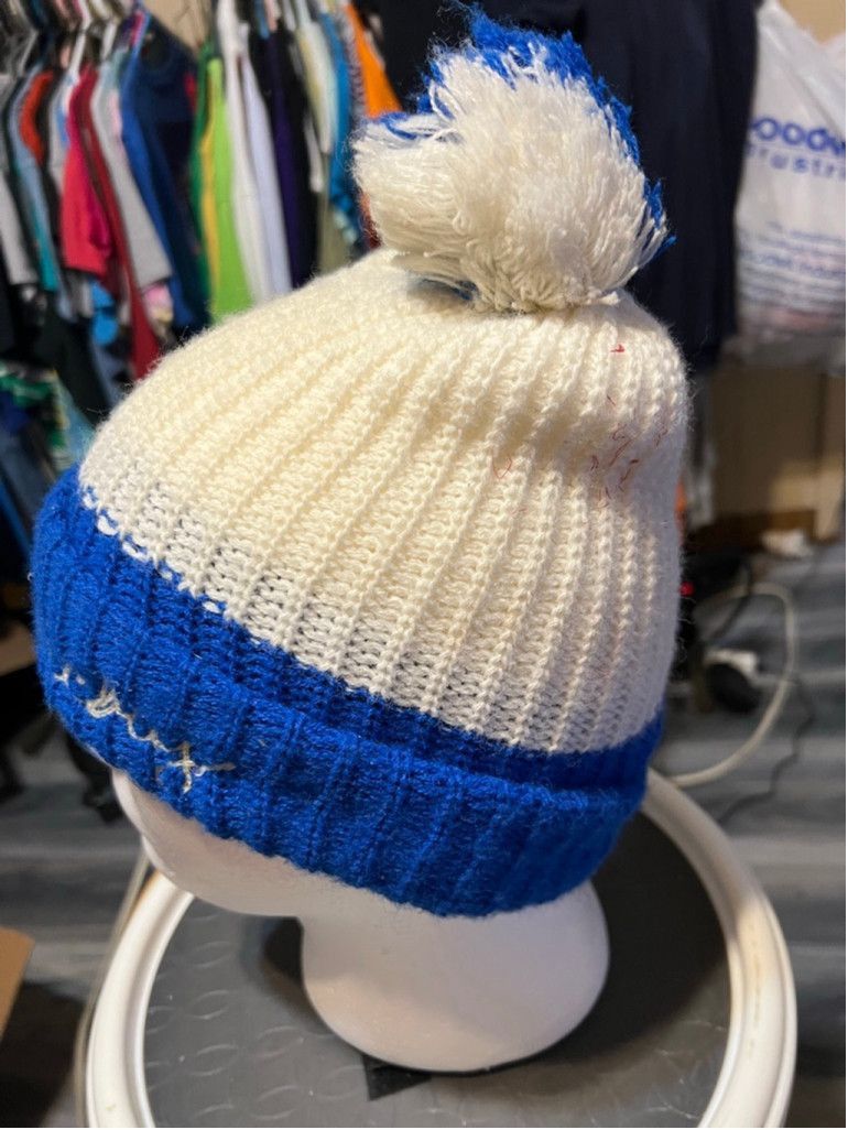 The Unbranded Brand Unisex Knit Beanie White/Blue with Pom Pom KU Size ONE SIZE - 2 Thumbnail