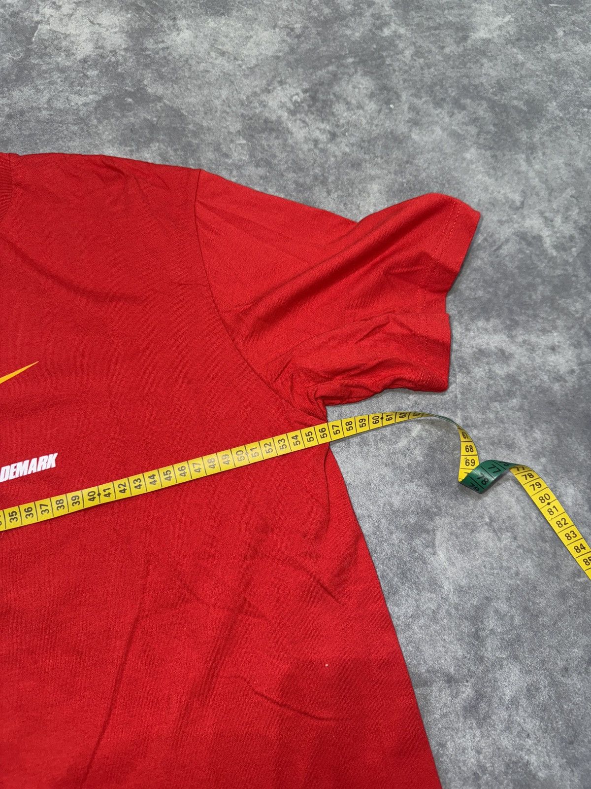 Nike T shirt Vintage nike 2000s center print swoosh Size US XL / EU 56 / 4 - 7 Thumbnail