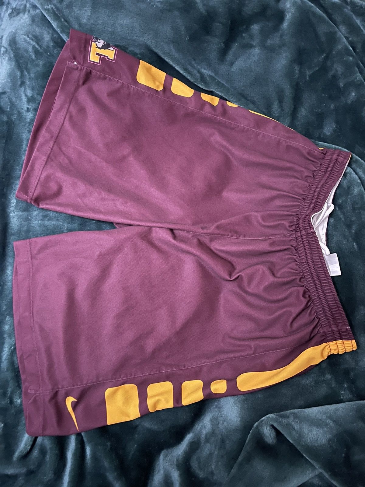 Nike Team Issued Nike Elite Shorts (Loyola Chicago) Size US 36 / EU 52 - 1 Thumbnail