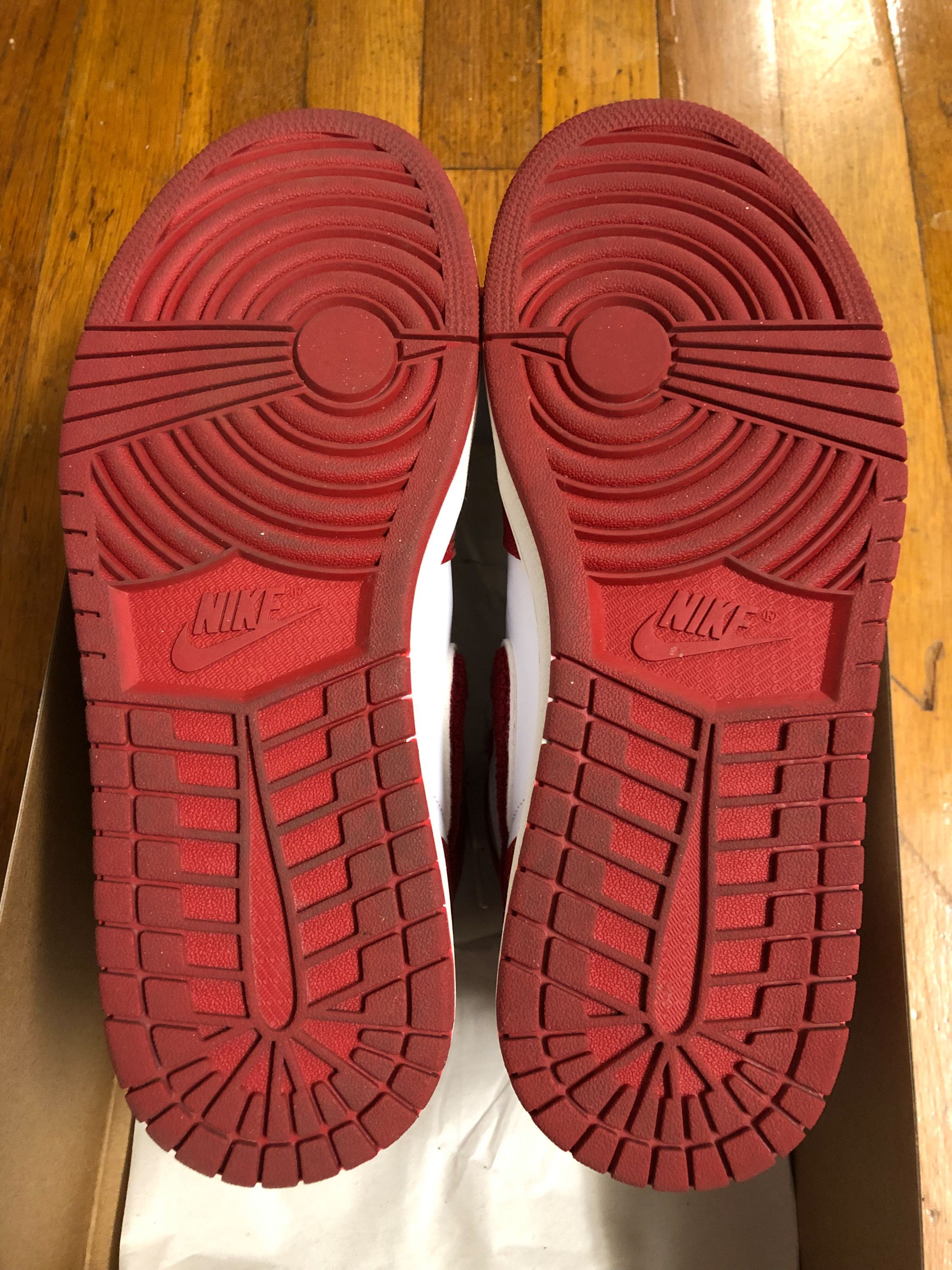 Nike *USED* WMNS Nike Air Jordan1 HighOG VarsityRed sz W10.5 / M9 Size US 9 / EU 42 - 8 Thumbnail