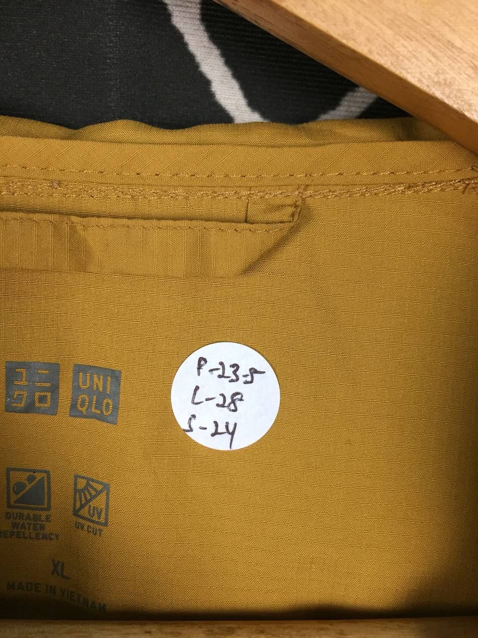 Uniqlo Uniqlo Mustard Yellow Pocketable UV Protection Parka Size US XL / EU 56 / 4 - 13 Thumbnail
